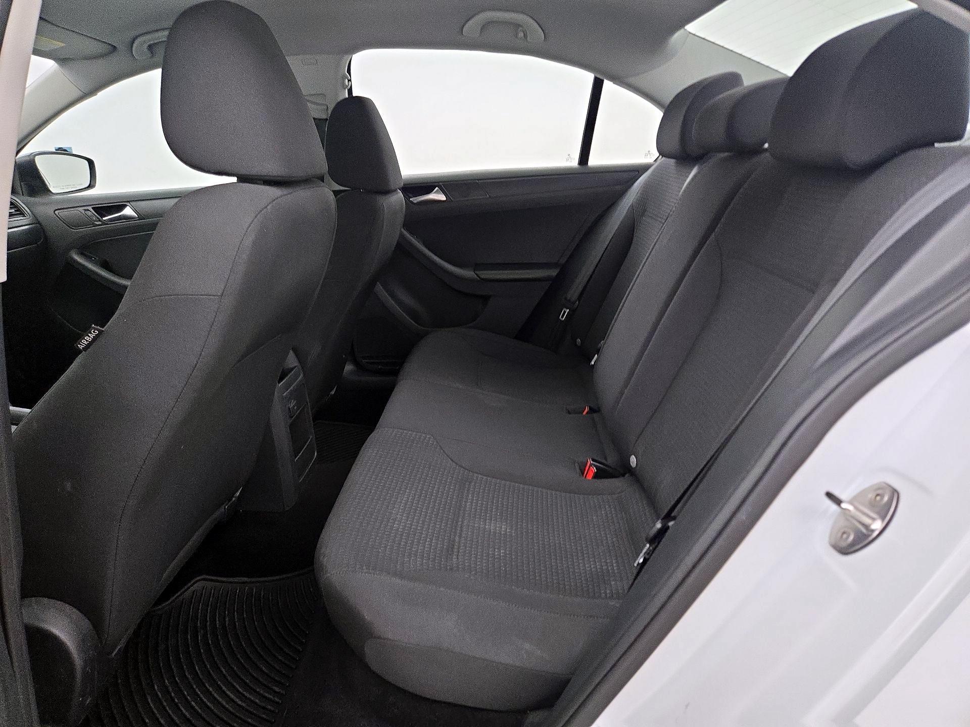 Thumbnail: 2016 Volkswagen Jetta - 16