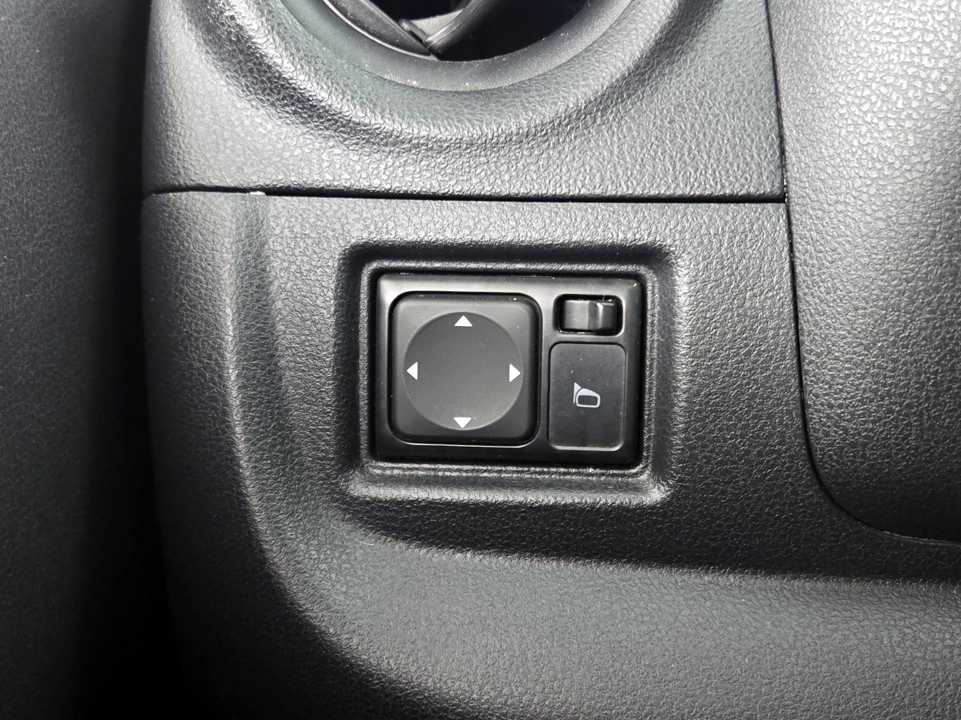 Thumbnail: 2016 Nissan Versa - 13