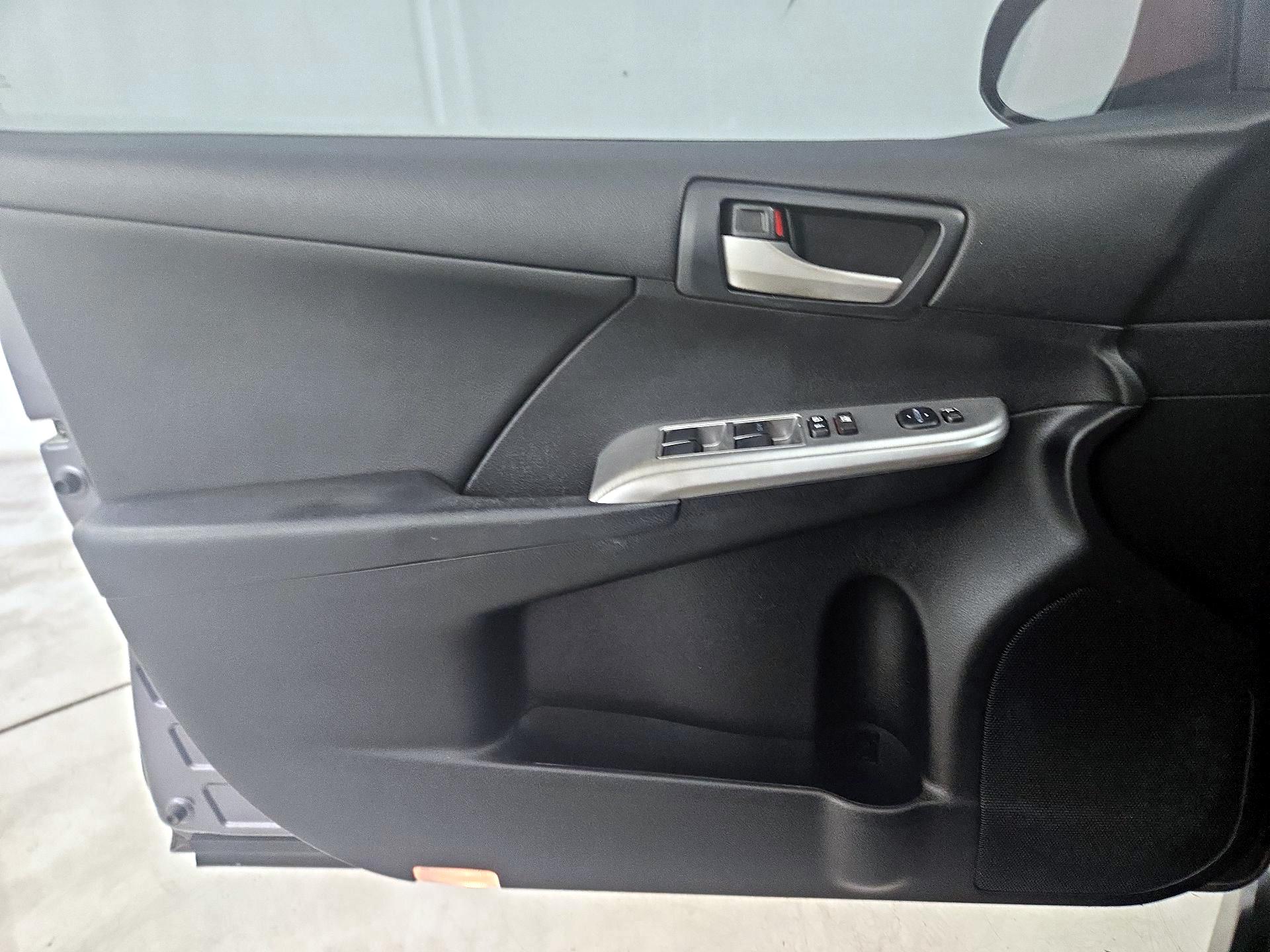 Thumbnail: 2014 Toyota Camry - 12