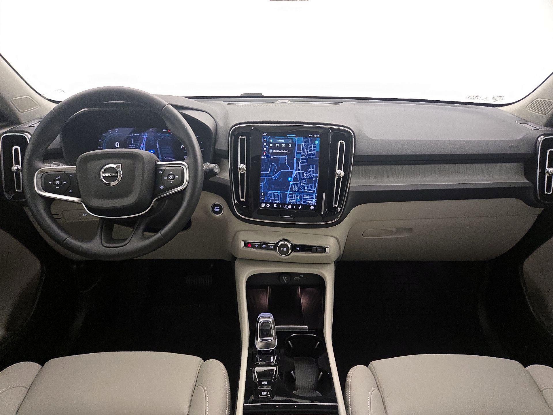Thumbnail: 2025 Volvo XC40 - 9
