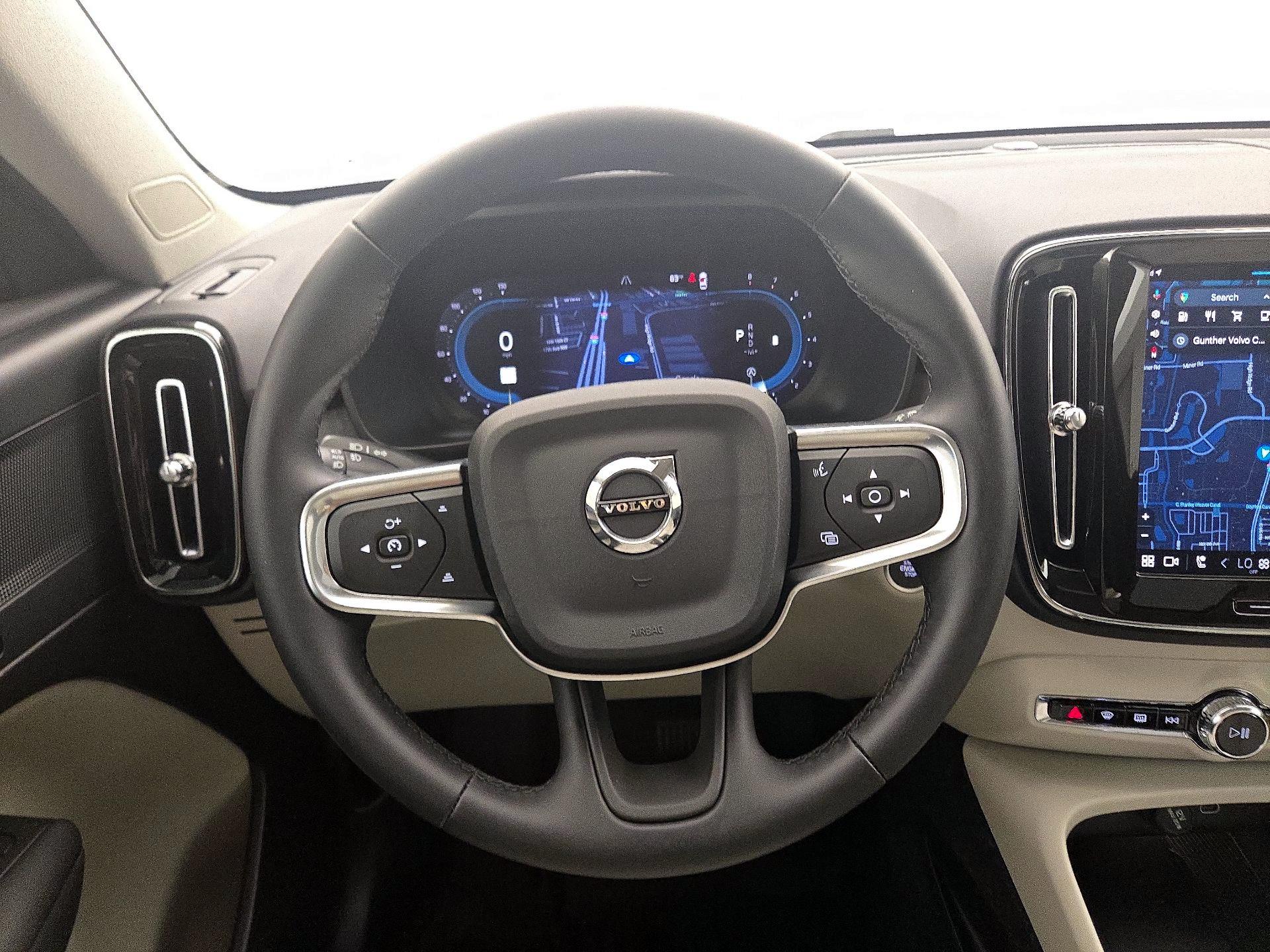 Thumbnail: 2025 Volvo XC40 - 10