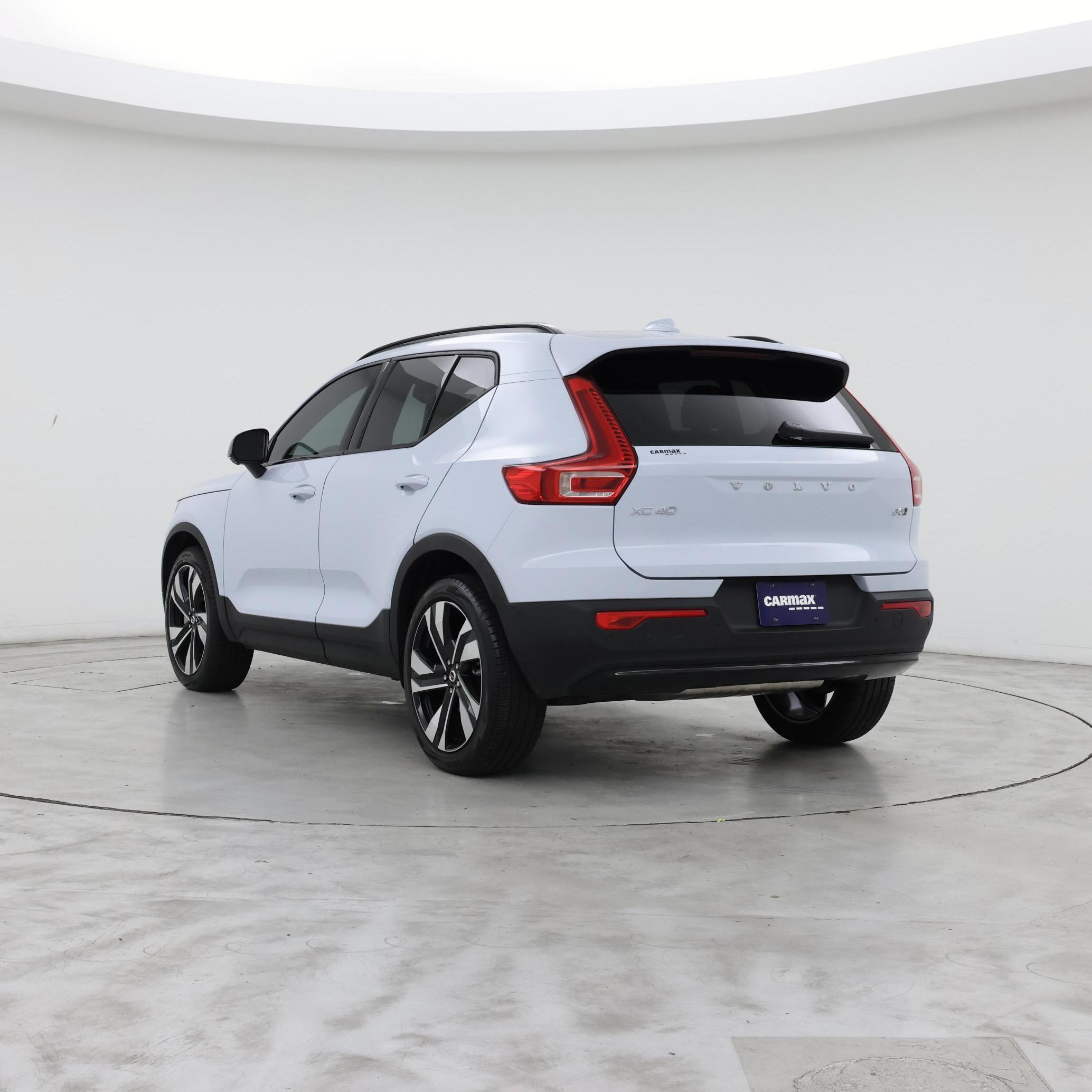 Thumbnail: 2025 Volvo XC40 - 2
