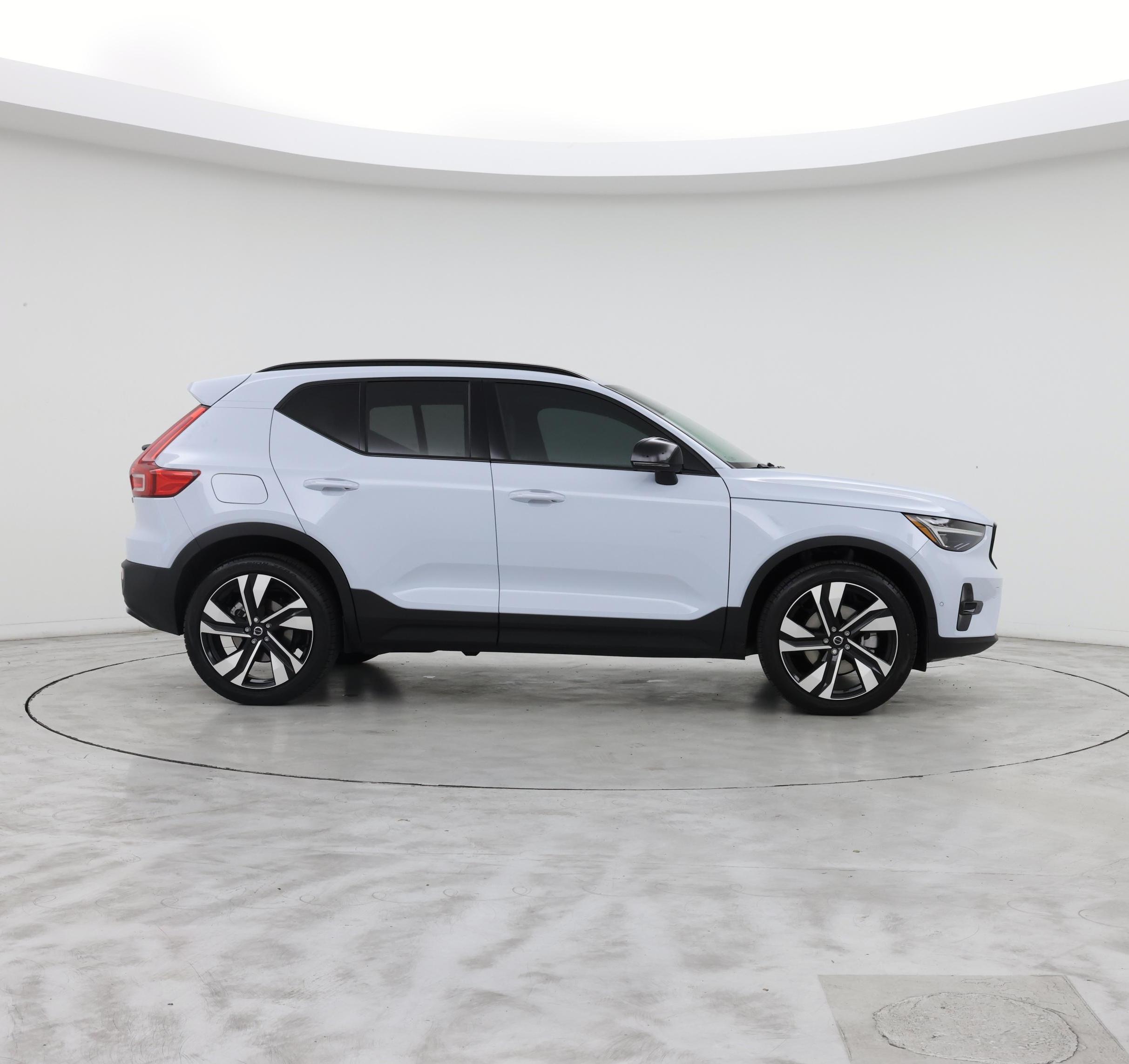 Thumbnail: 2025 Volvo XC40 - 7