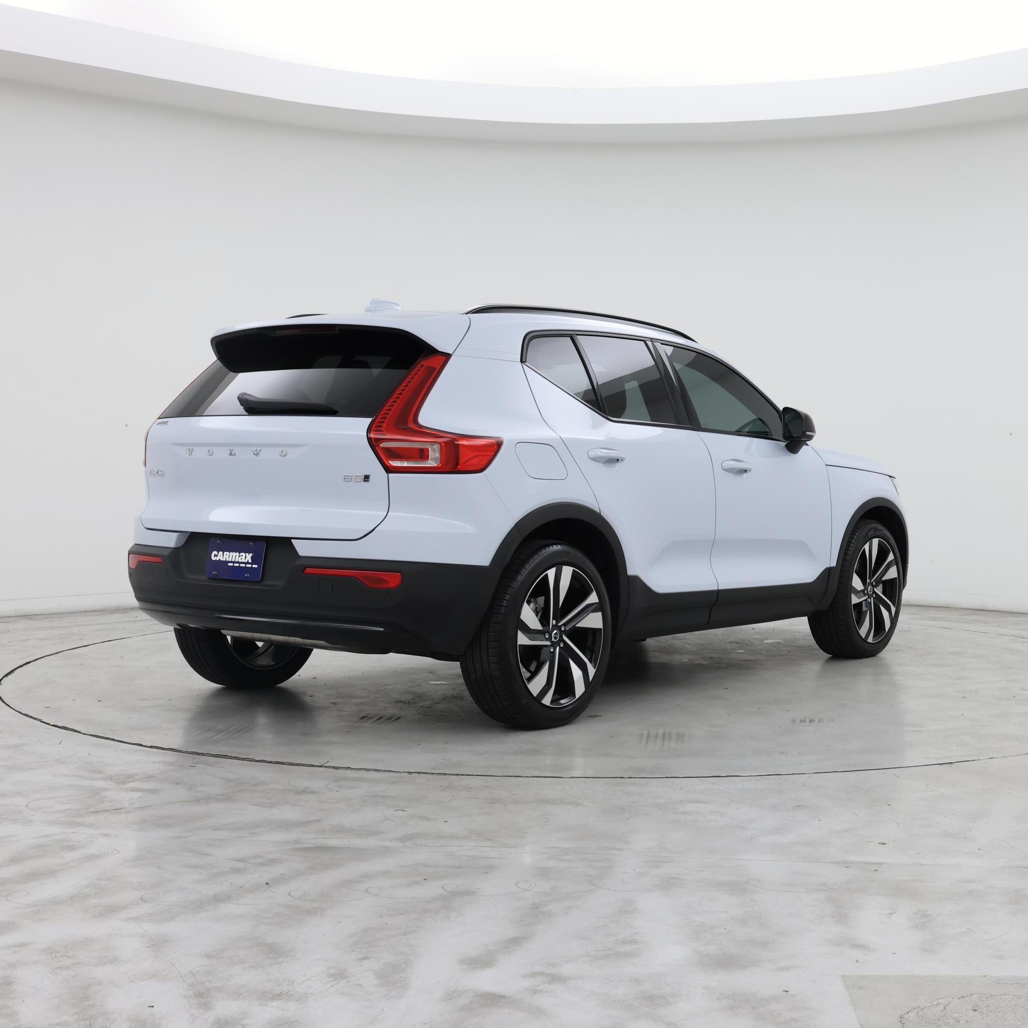 Thumbnail: 2025 Volvo XC40 - 8
