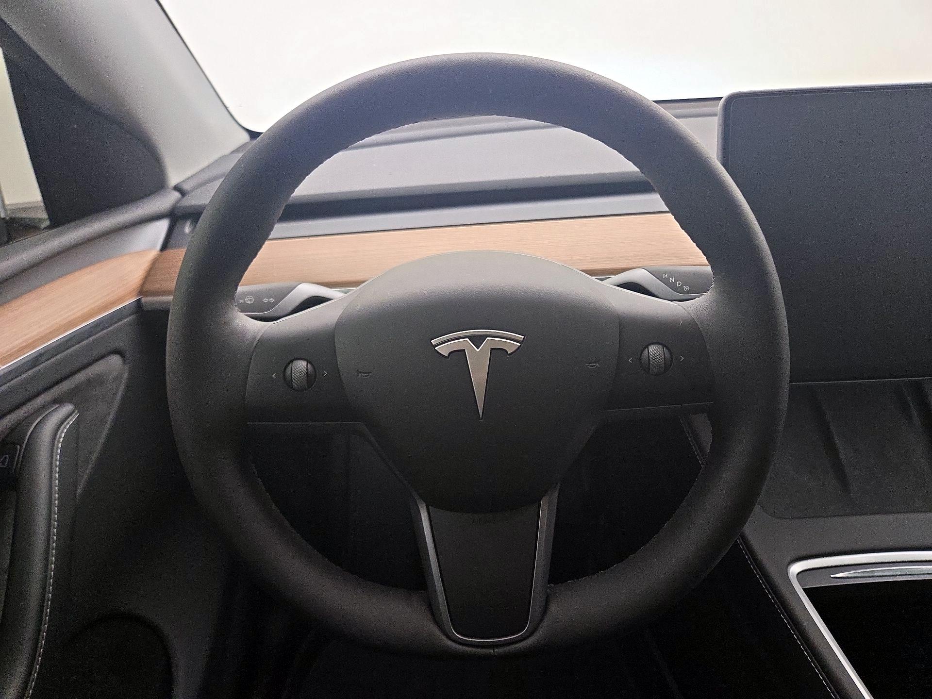 Thumbnail: 2025 Tesla Model Y - 10