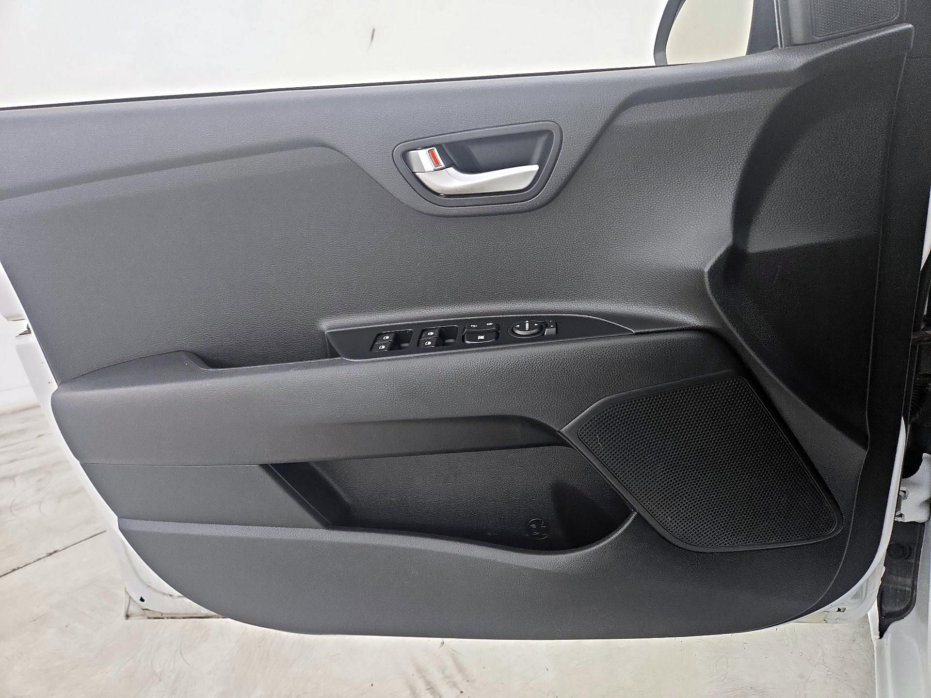 Thumbnail: 2019 Kia Rio - 12