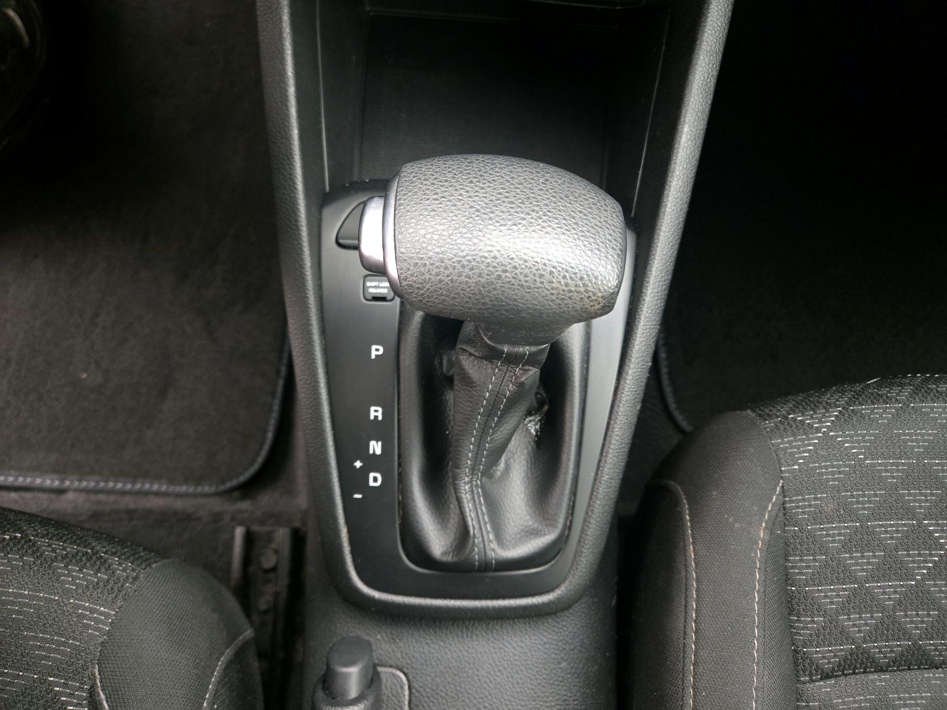 Thumbnail: 2019 Kia Rio - 17