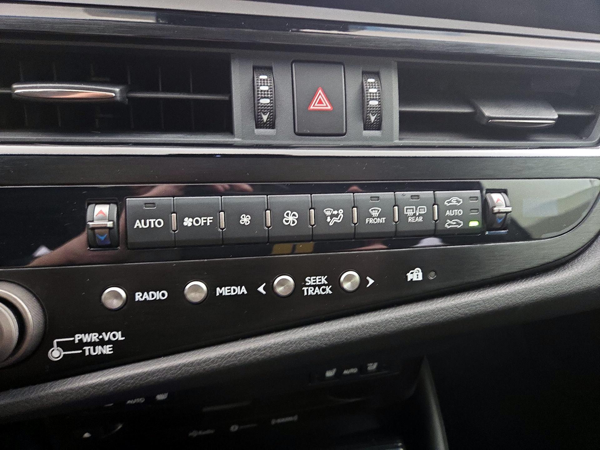Thumbnail: 2022 Lexus ES - 15