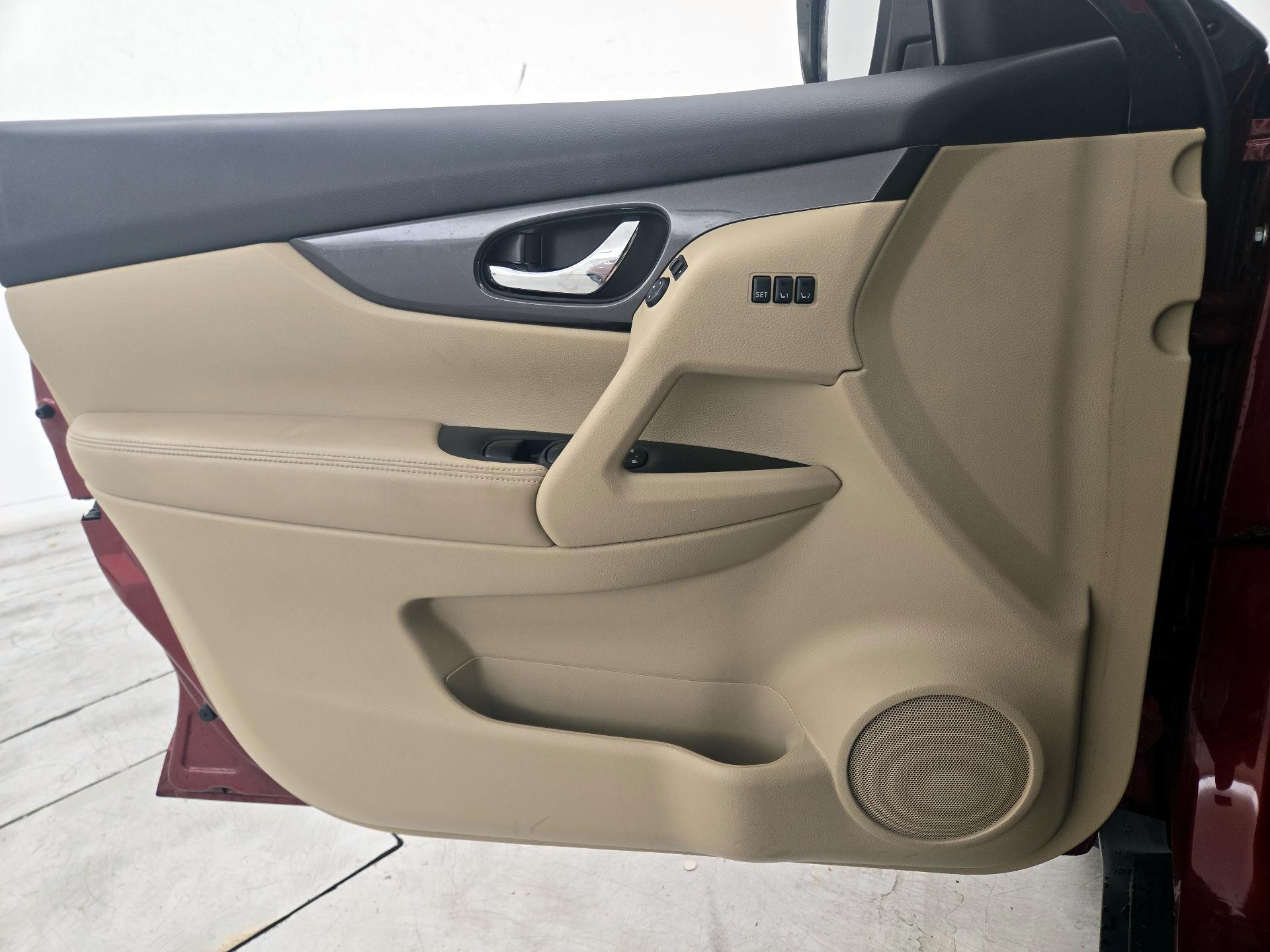 Thumbnail: 2019 Nissan Rogue - 12
