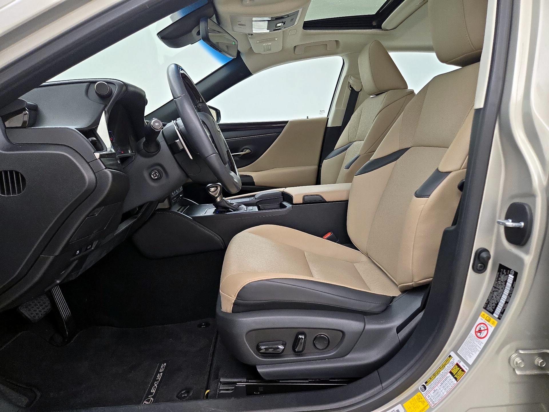 Thumbnail: 2019 Lexus ES - 11