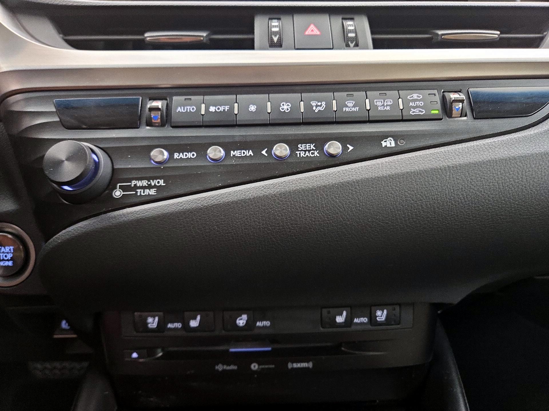 Thumbnail: 2019 Lexus ES - 16