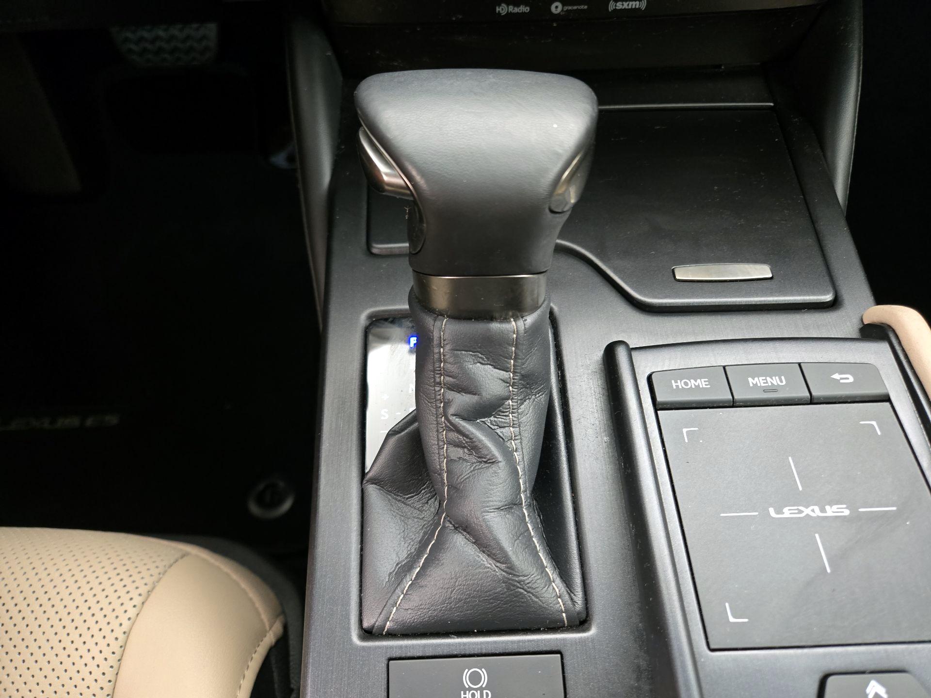 Thumbnail: 2019 Lexus ES - 17