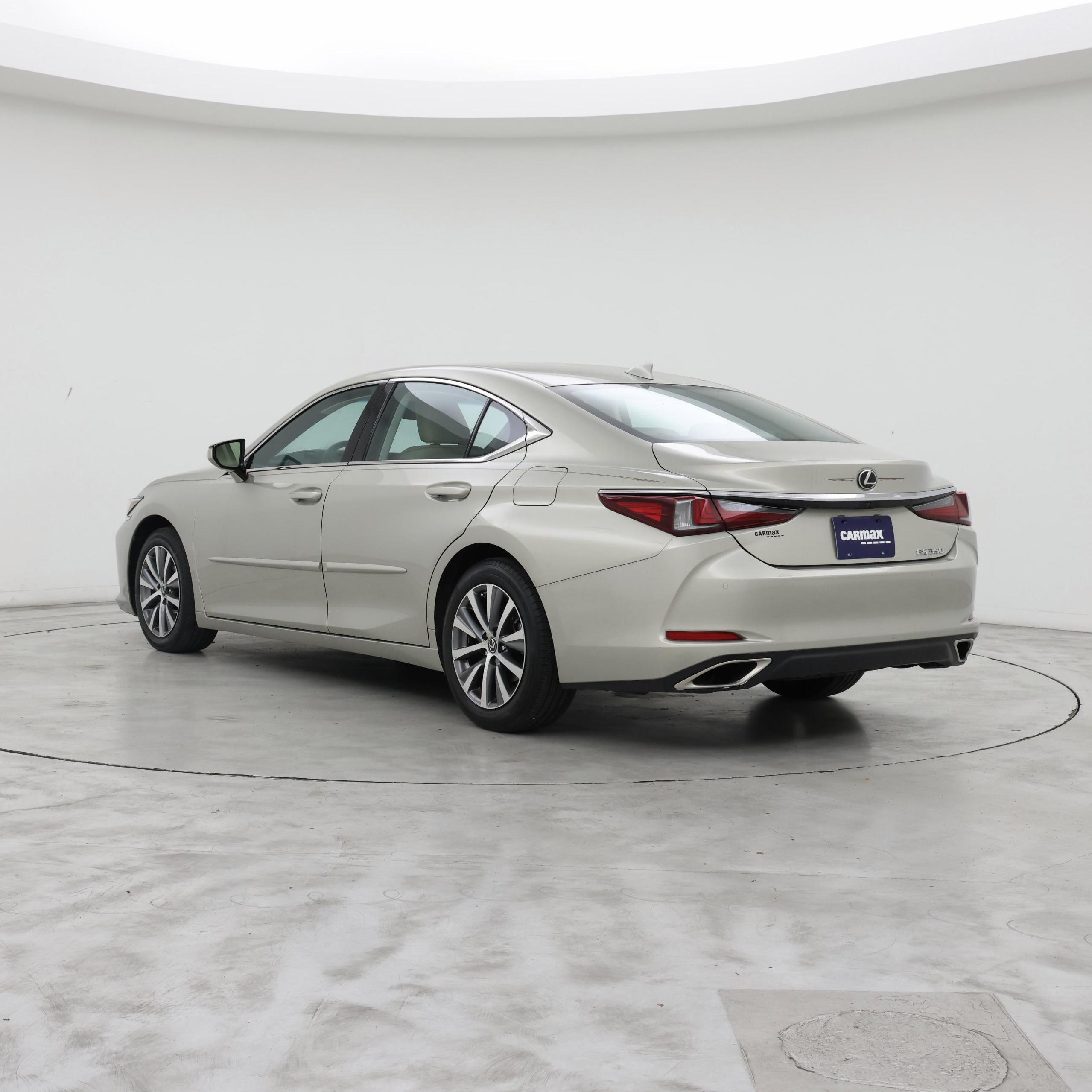 Thumbnail: 2019 Lexus ES - 2