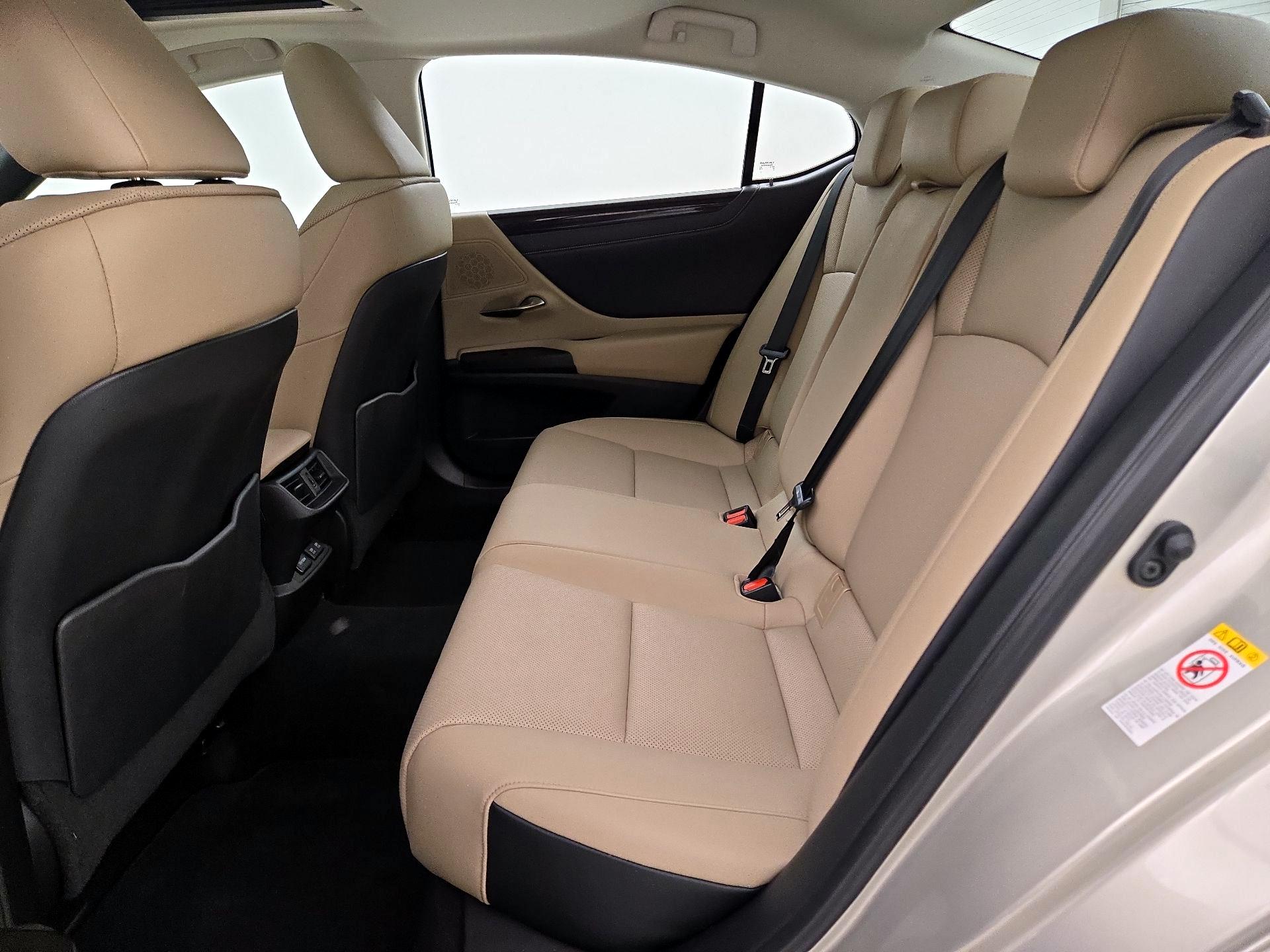 Thumbnail: 2019 Lexus ES - 20