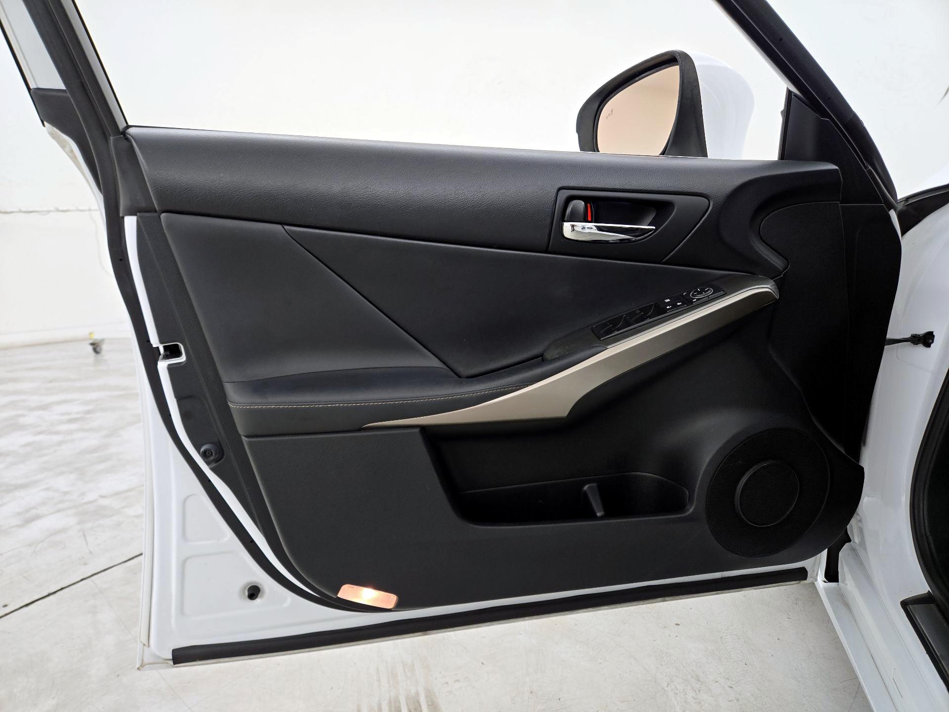 Thumbnail: 2016 Lexus IS - 12