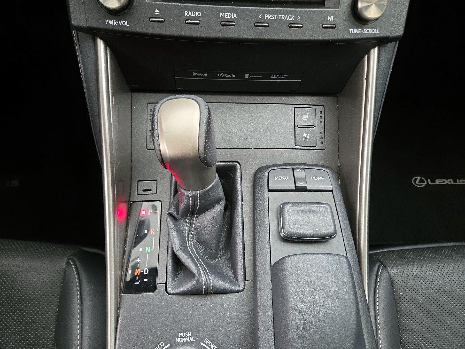Thumbnail: 2016 Lexus IS - 18