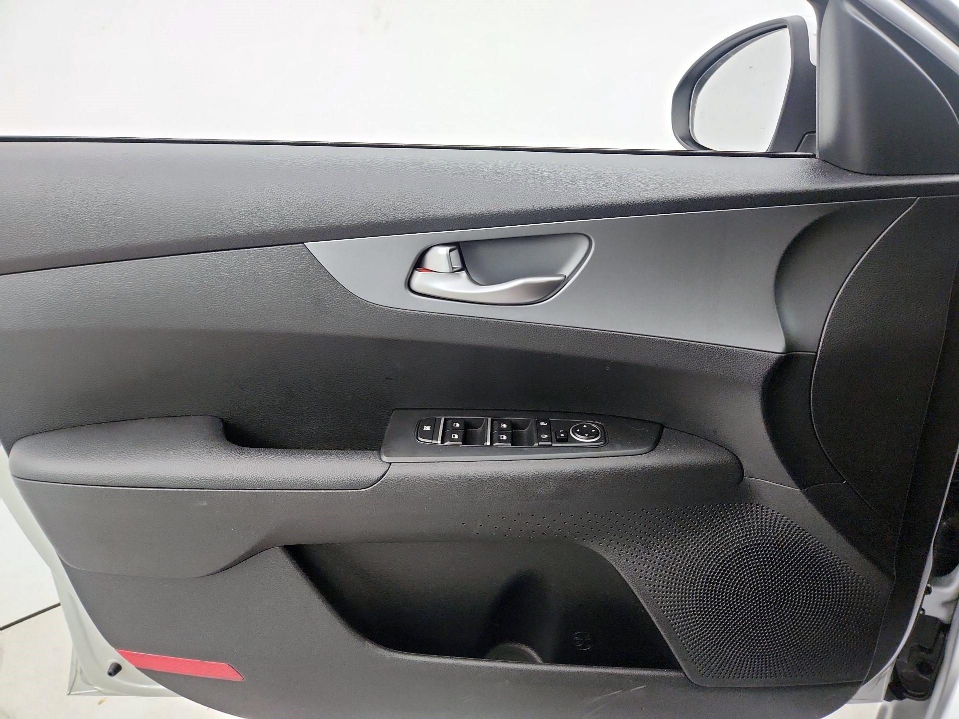 Thumbnail: 2021 Kia Forte - 12