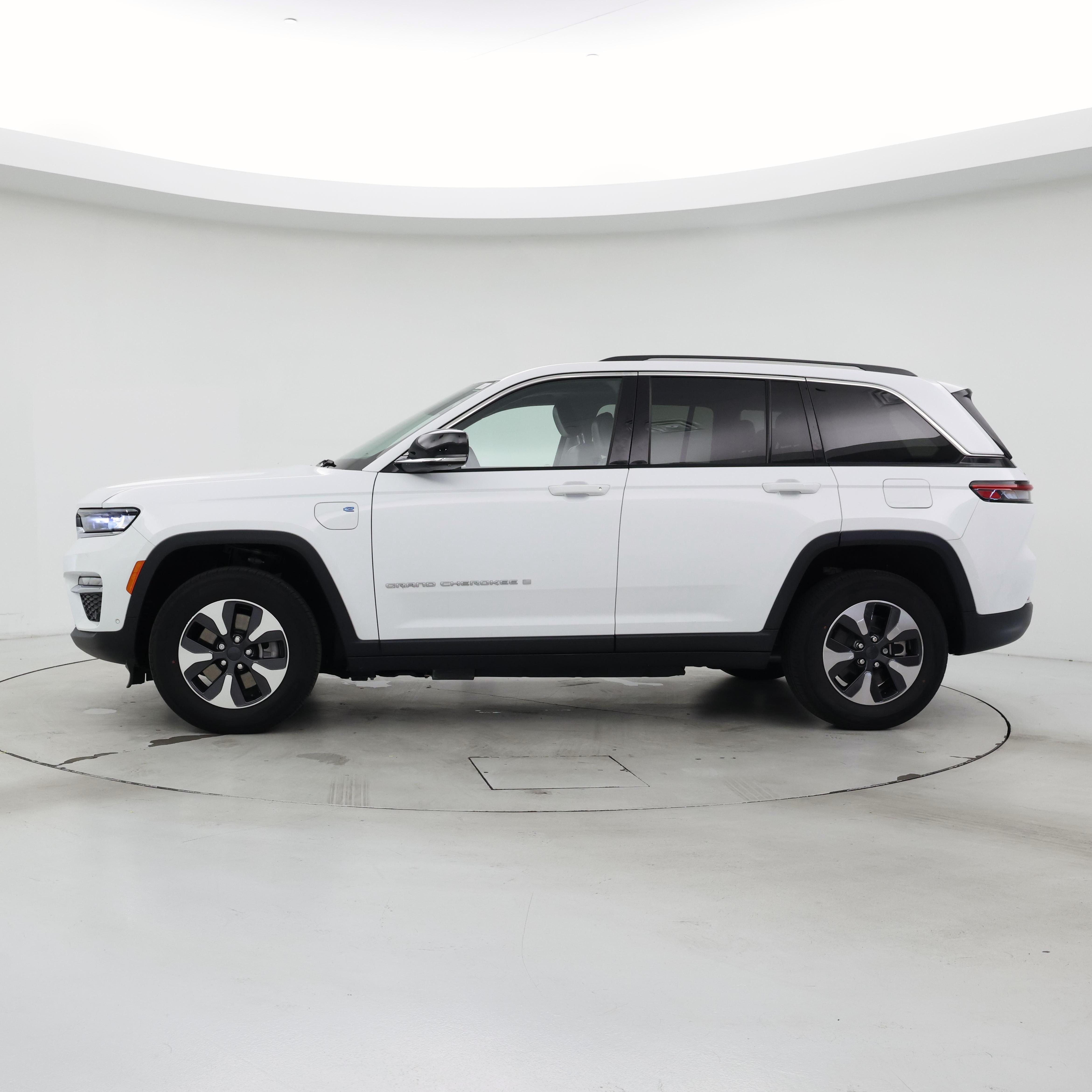 Thumbnail: 2022 Jeep Grand Cherokee - 3