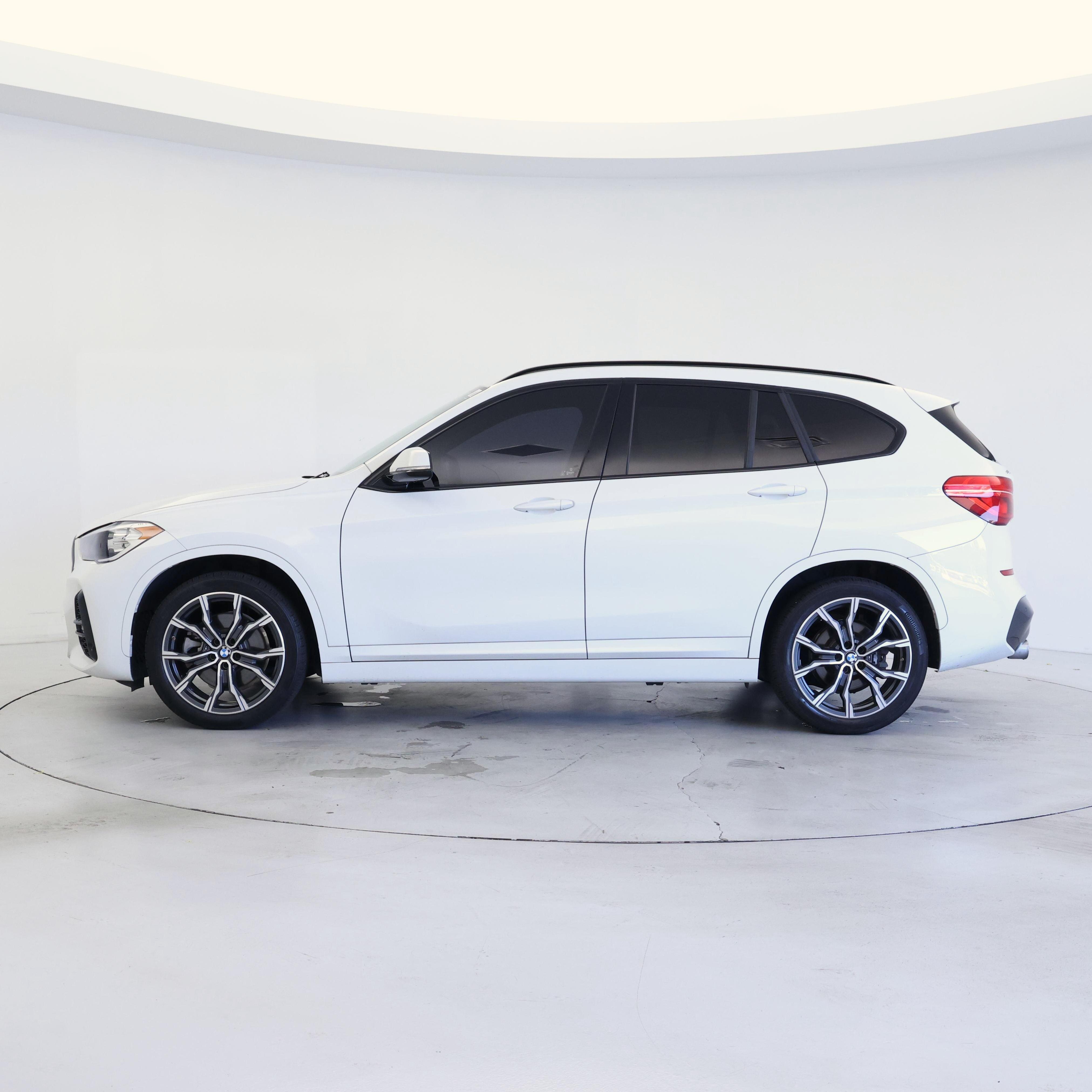 Thumbnail: 2022 BMW X1 - 3