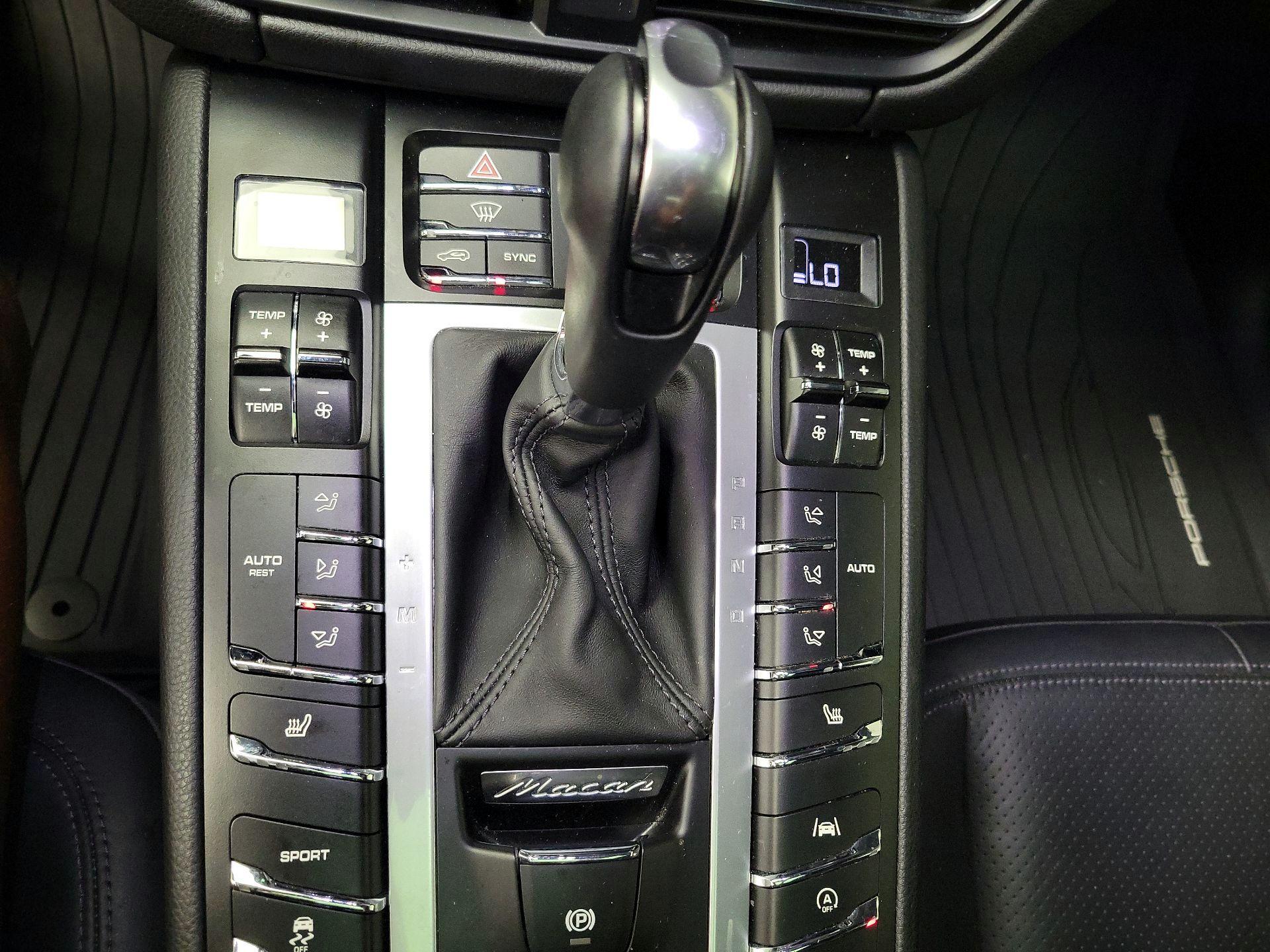 Thumbnail: 2021 Porsche Macan - 17