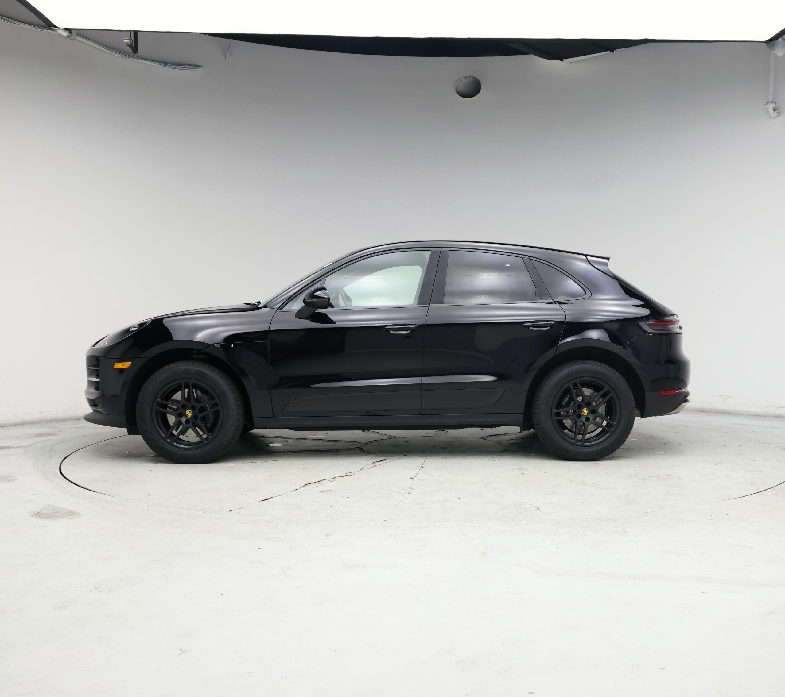 Thumbnail: 2021 Porsche Macan - 3