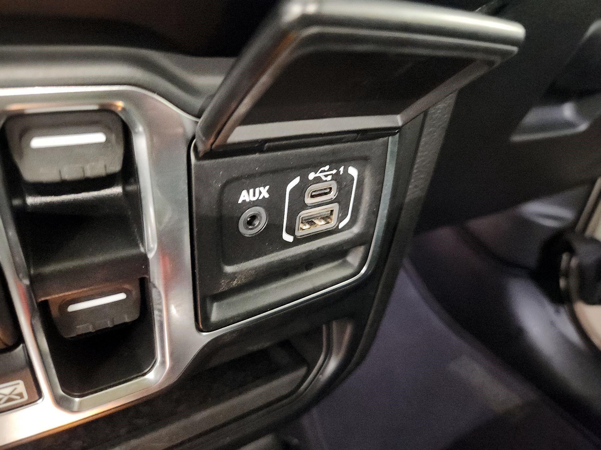 Thumbnail: 2022 Jeep Wrangler - 19