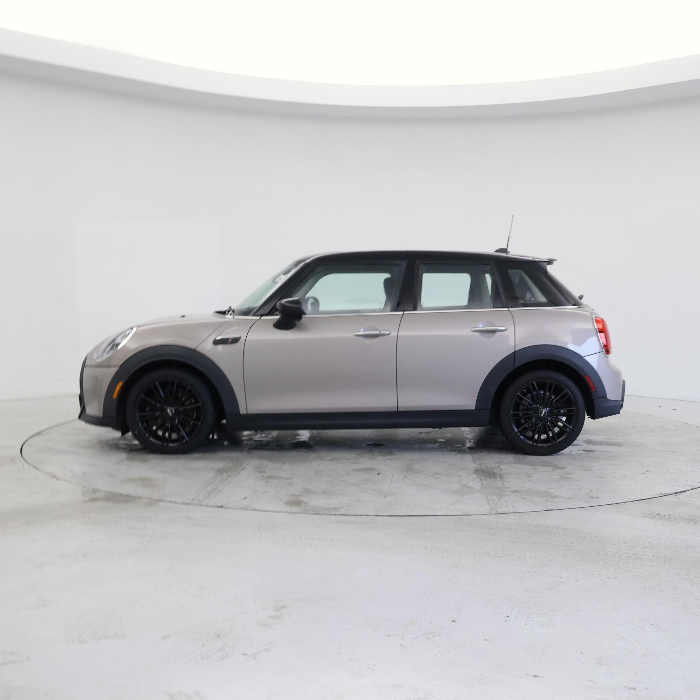 Thumbnail: 2023 MINI Cooper Hardtop - 3