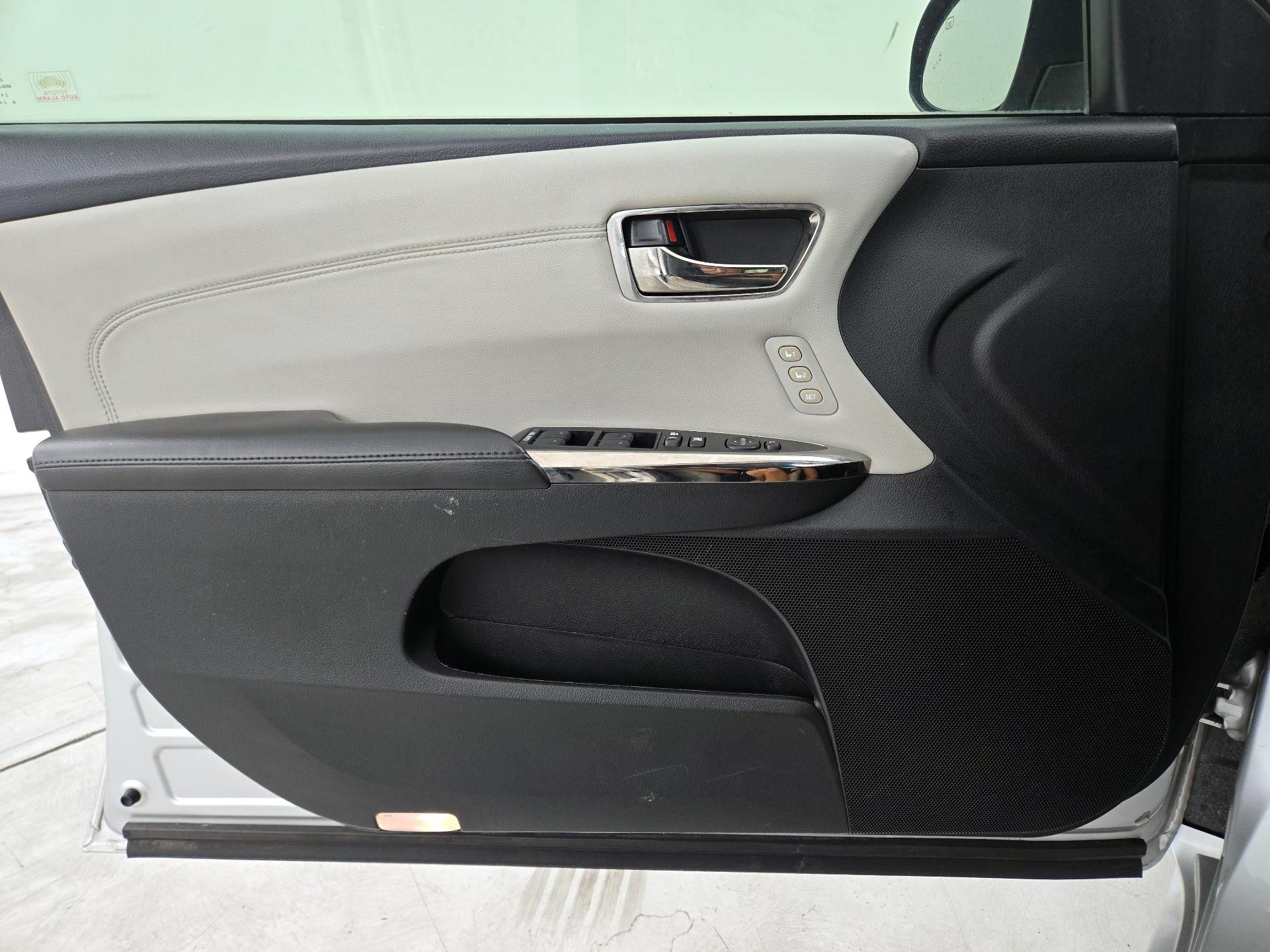 Thumbnail: 2013 Toyota Avalon - 12