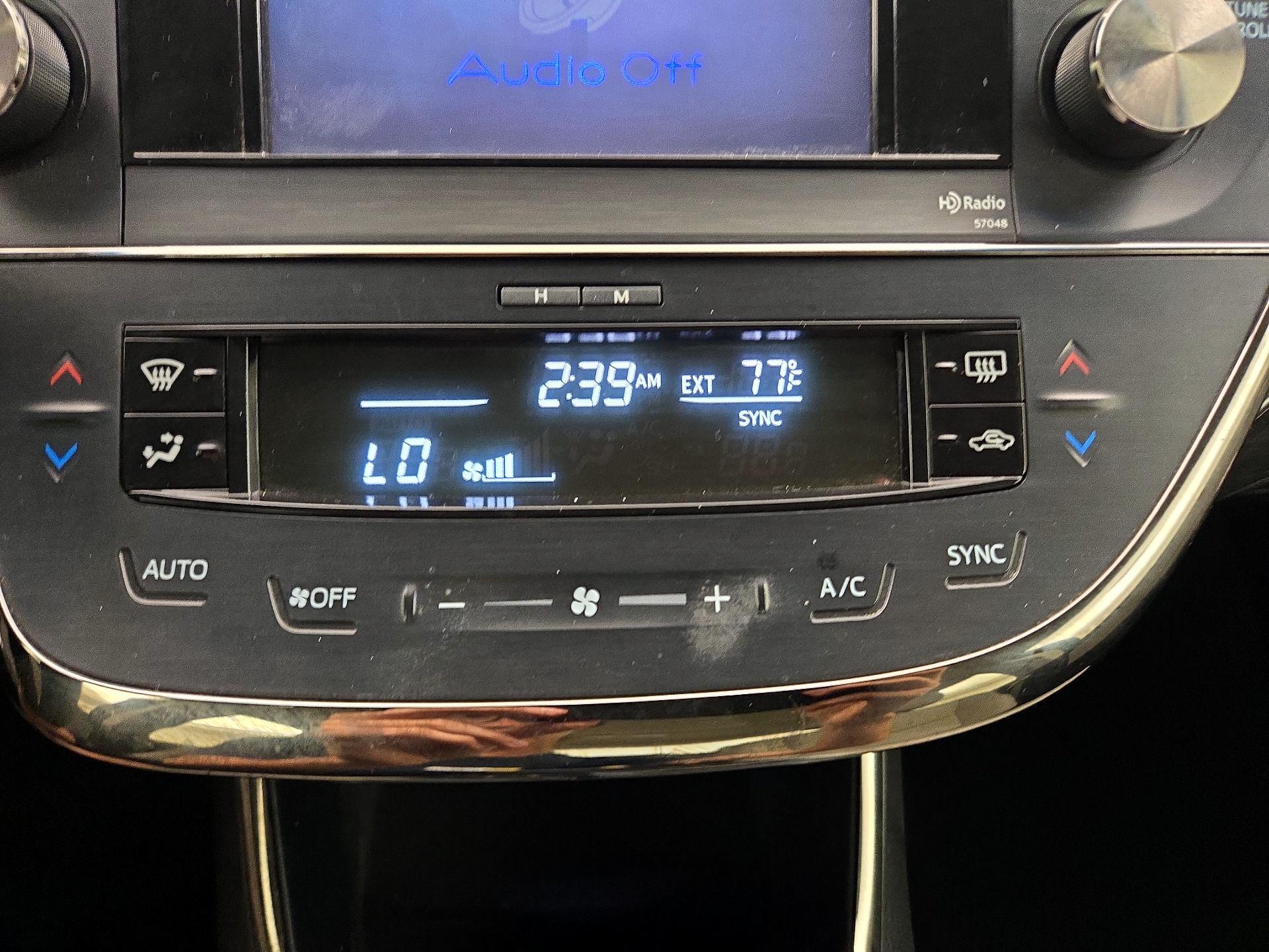 Thumbnail: 2013 Toyota Avalon - 16