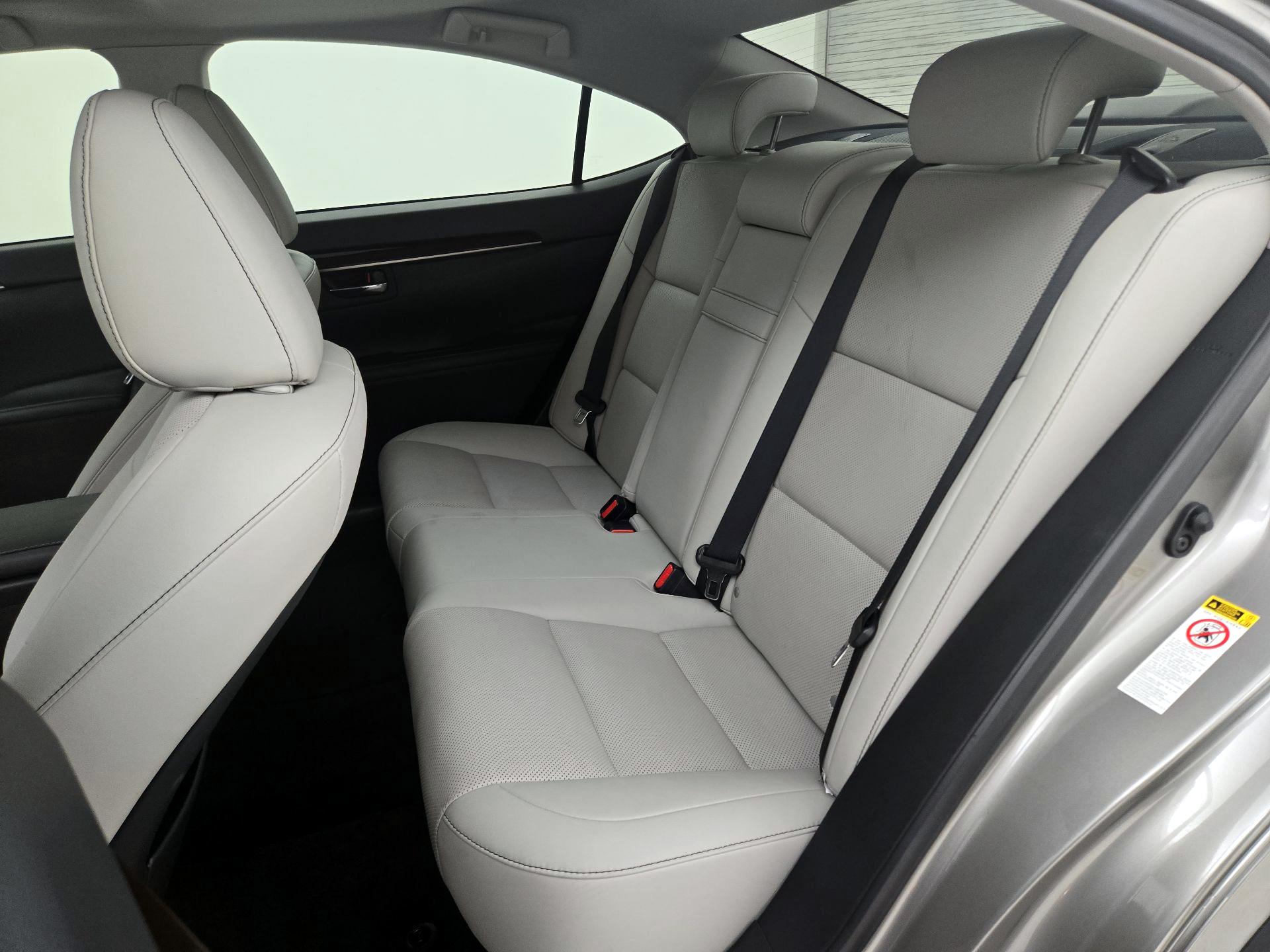 Thumbnail: 2015 Lexus ES - 20