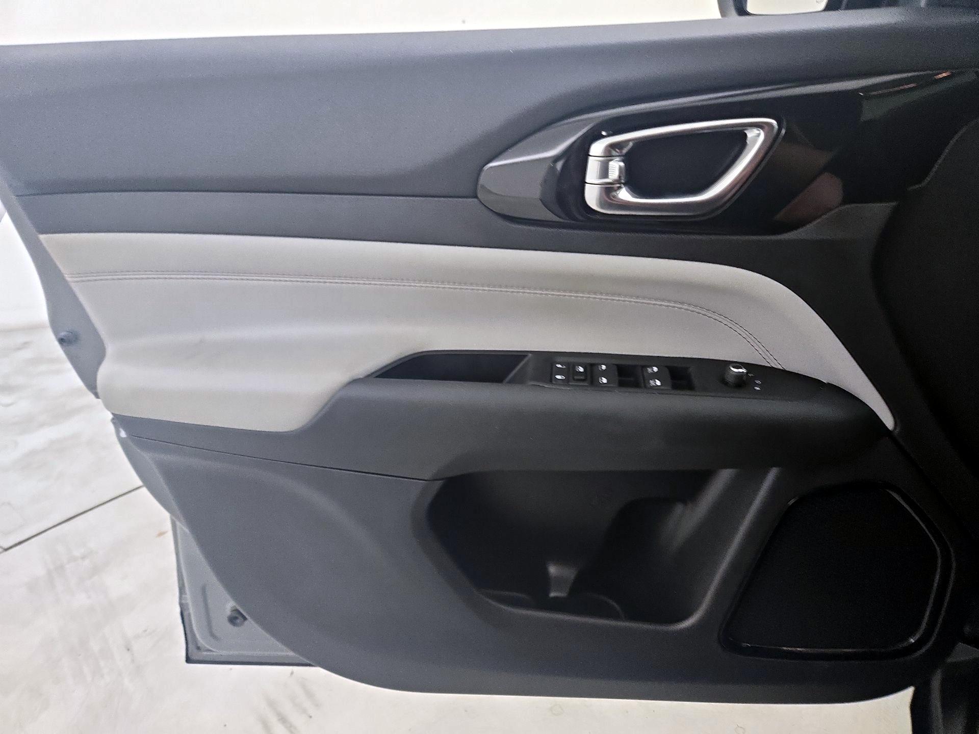 Thumbnail: 2022 Jeep Compass - 12