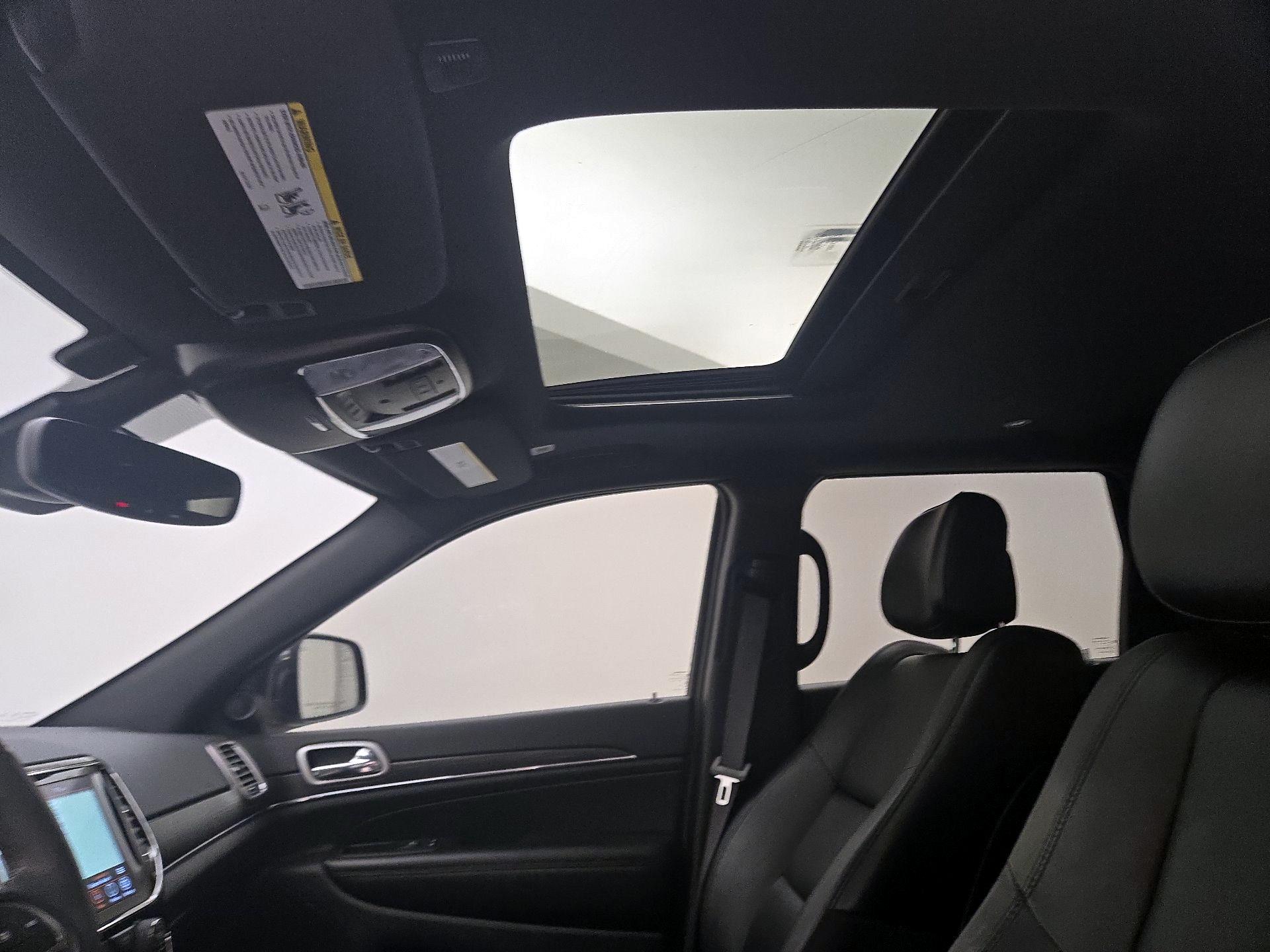 Thumbnail: 2020 Jeep Grand Cherokee - 20