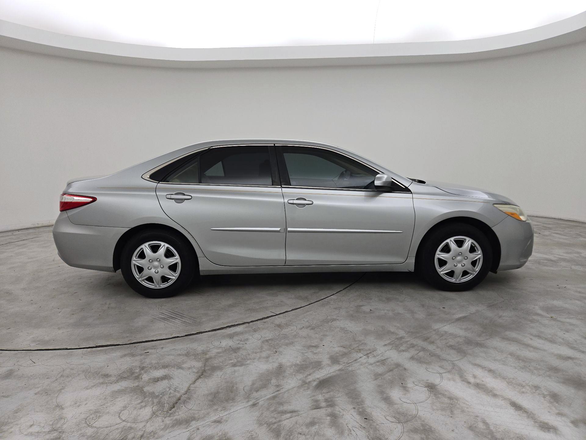 Thumbnail: 2016 Toyota Camry - 4