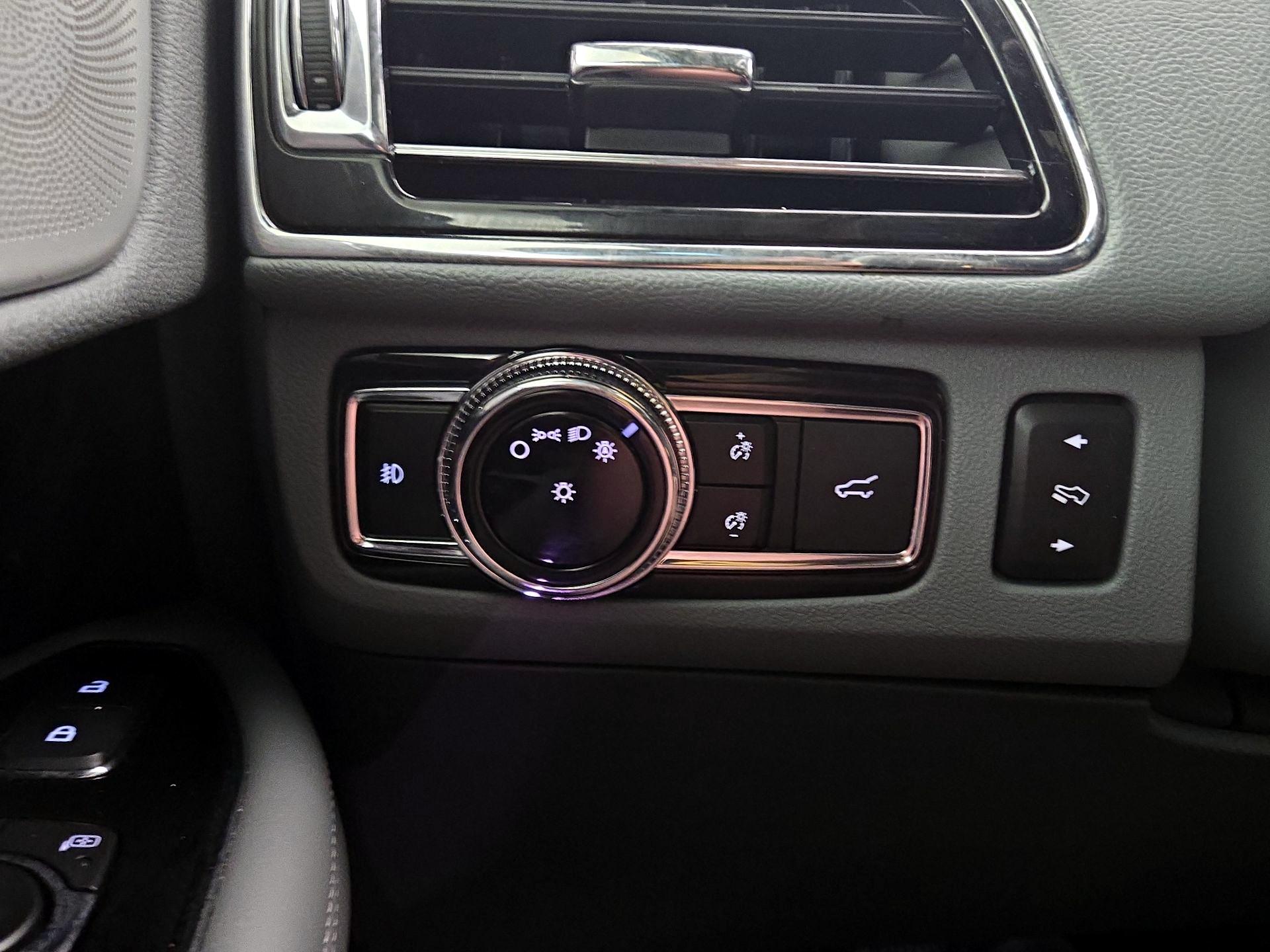 Thumbnail: 2019 Lincoln Navigator - 13