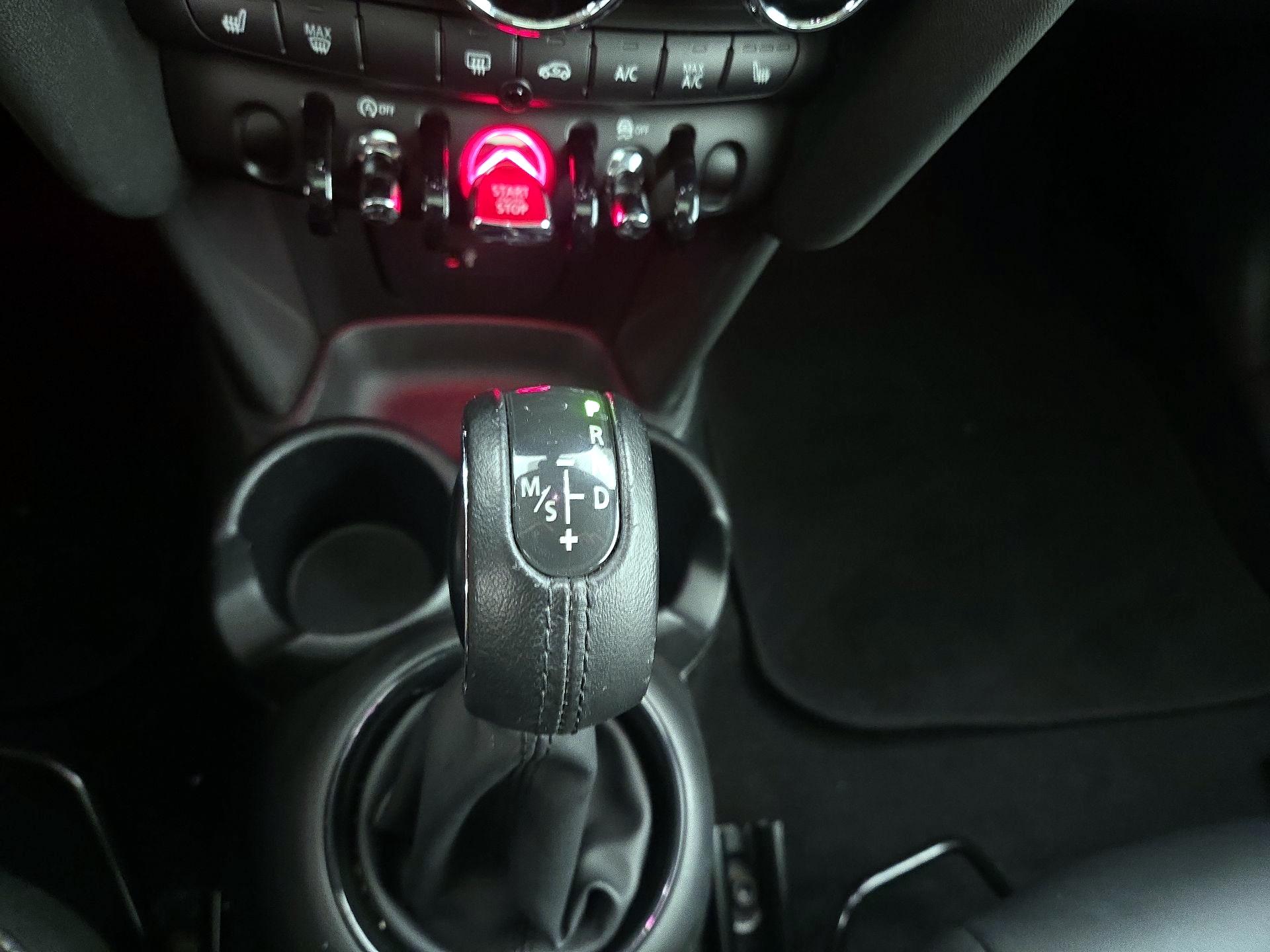 Thumbnail: 2019 MINI Cooper Hardtop - 17