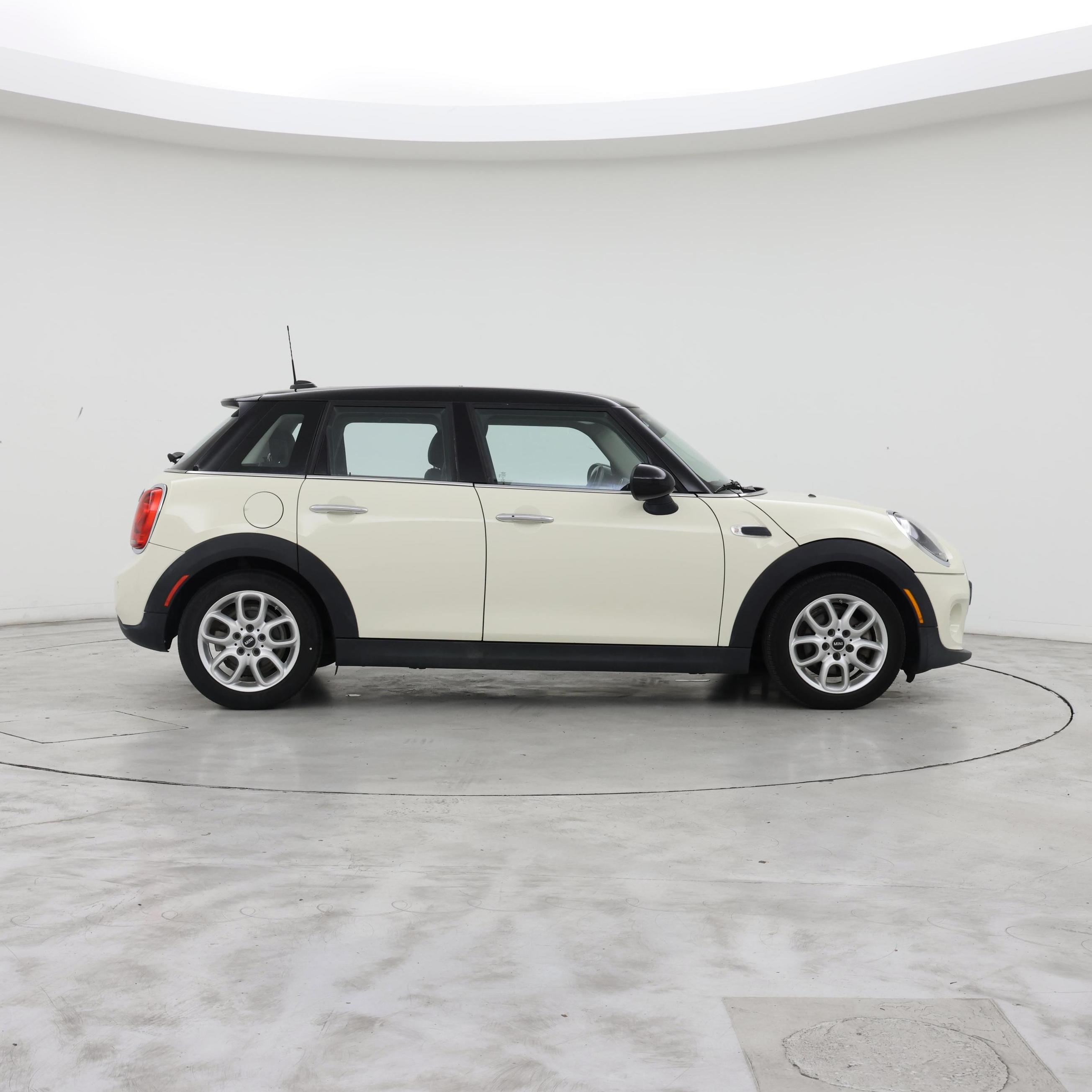 Thumbnail: 2019 MINI Cooper Hardtop - 7