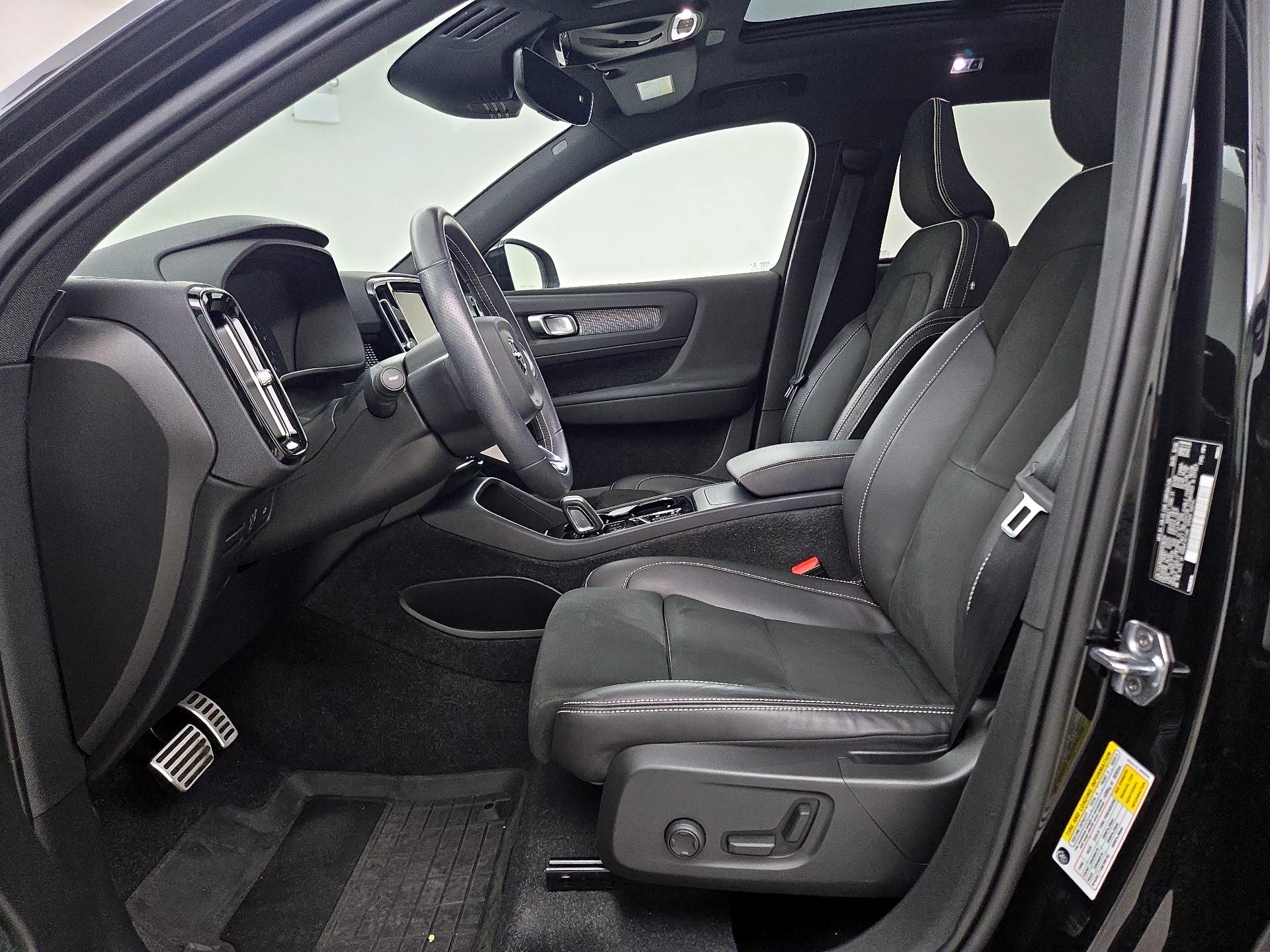 Thumbnail: 2021 Volvo XC40 - 9