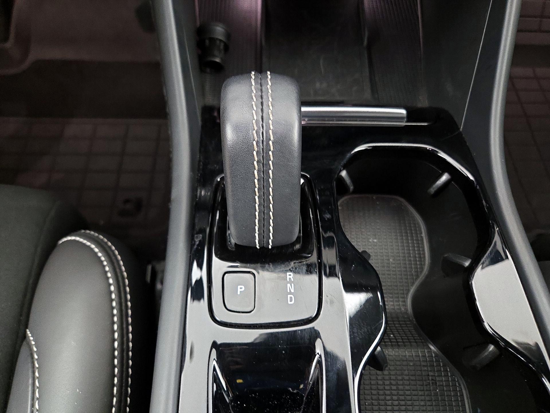 Thumbnail: 2021 Volvo XC40 - 16