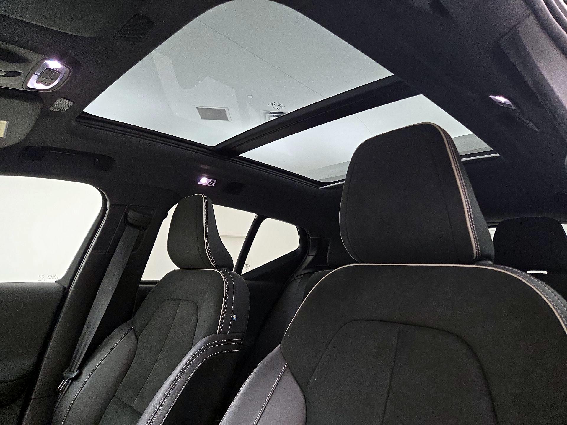Thumbnail: 2021 Volvo XC40 - 18