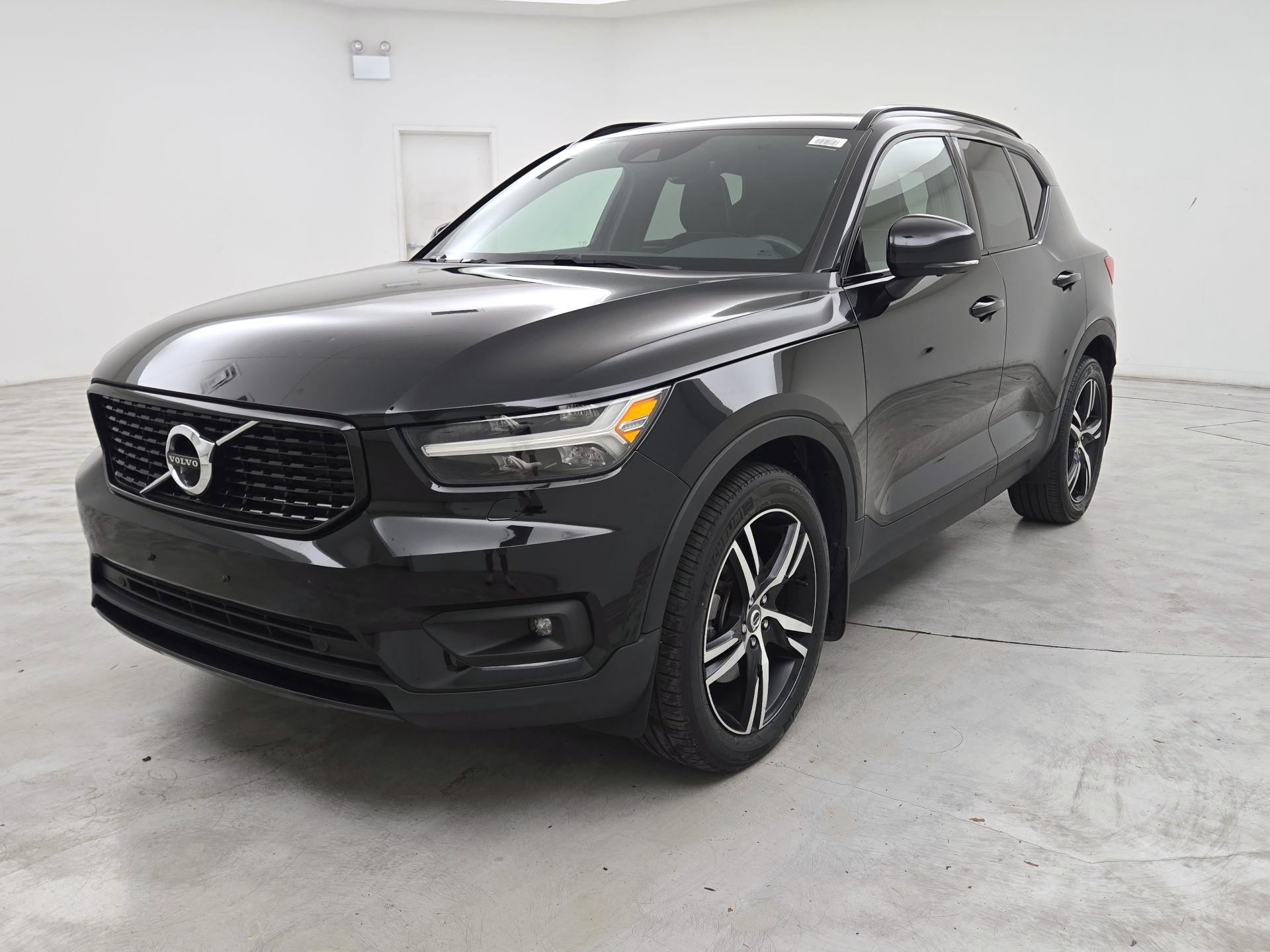 Thumbnail: 2021 Volvo XC40 - 3