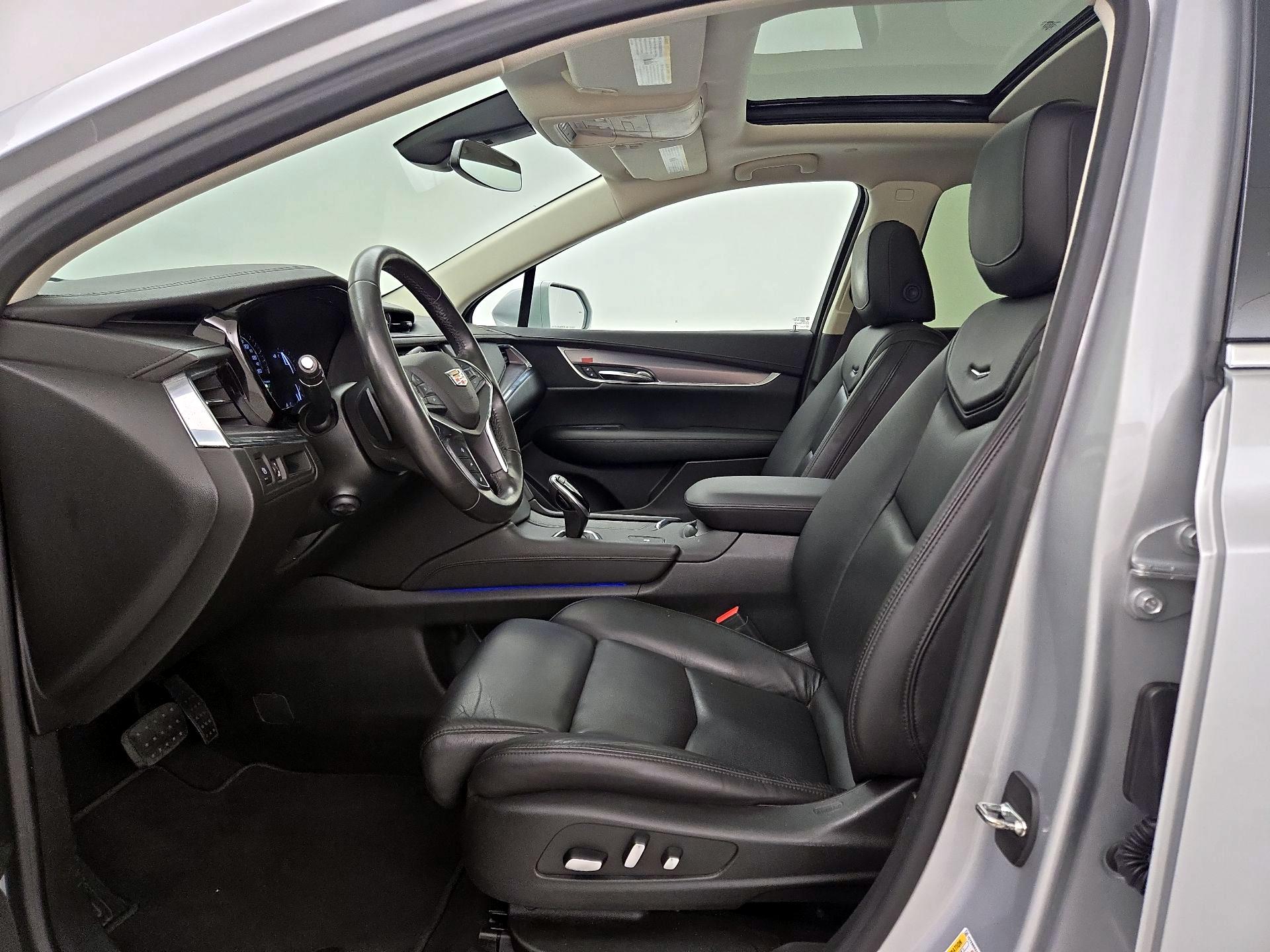 Thumbnail: 2017 Cadillac XT5 - 11