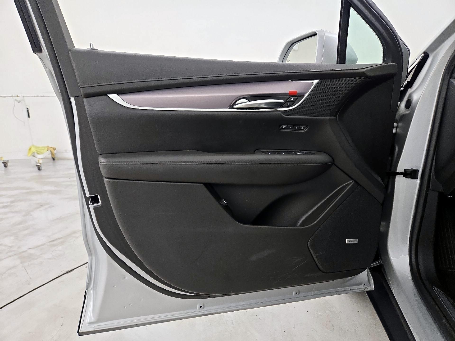 Thumbnail: 2017 Cadillac XT5 - 12