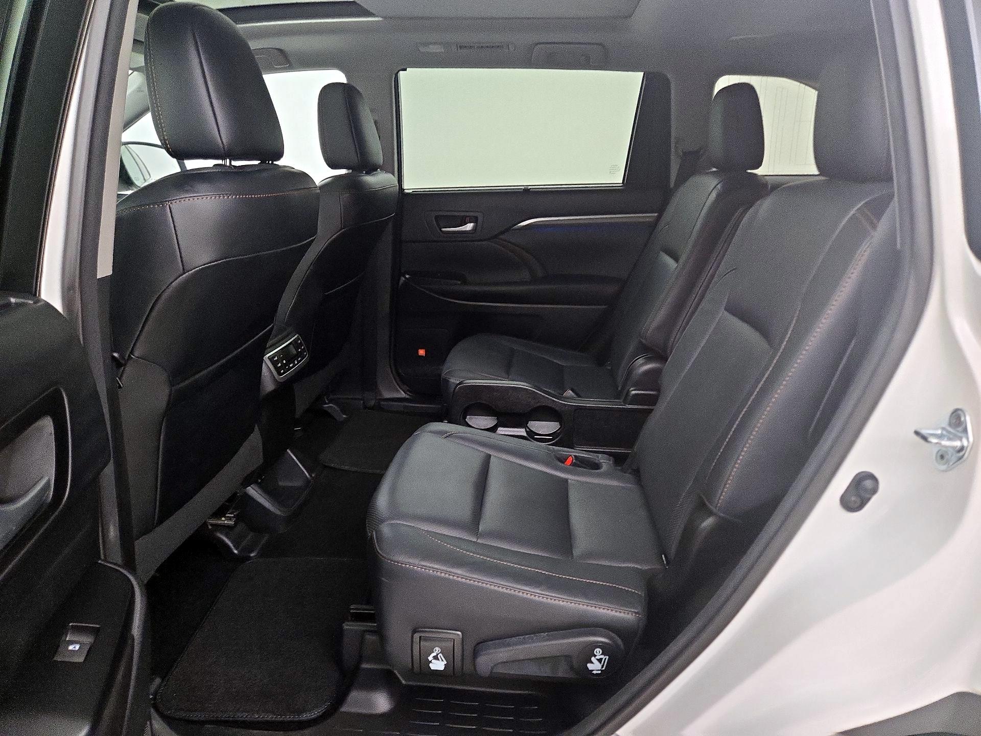 Thumbnail: 2017 Toyota Highlander - 18