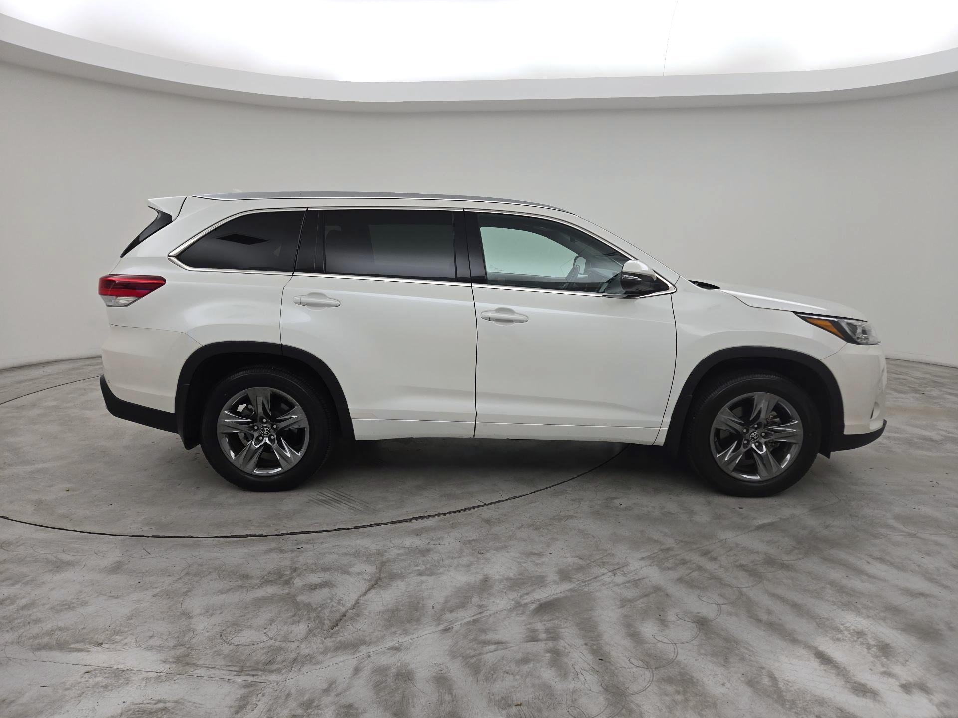 Thumbnail: 2017 Toyota Highlander - 4