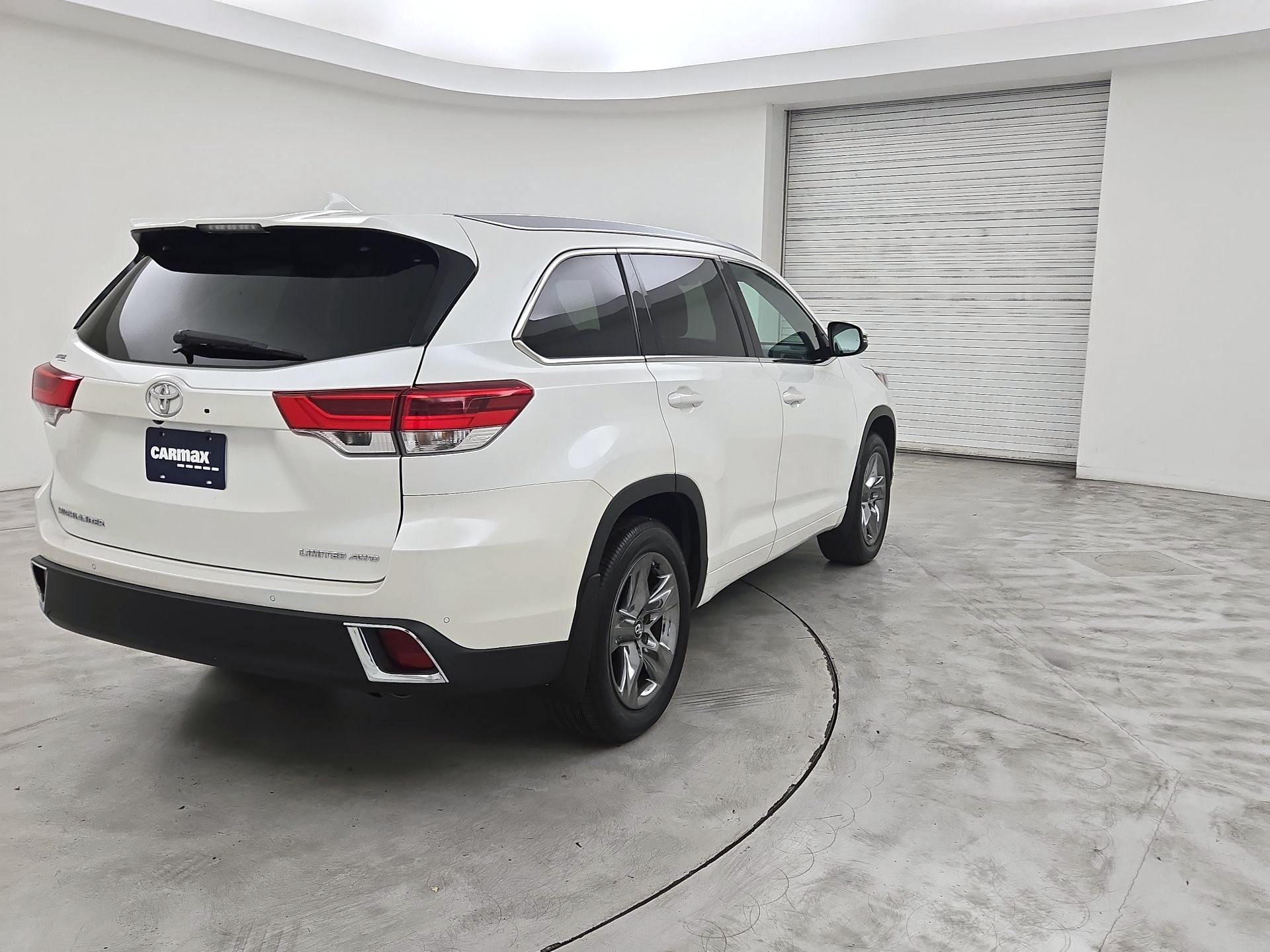 Thumbnail: 2017 Toyota Highlander - 5