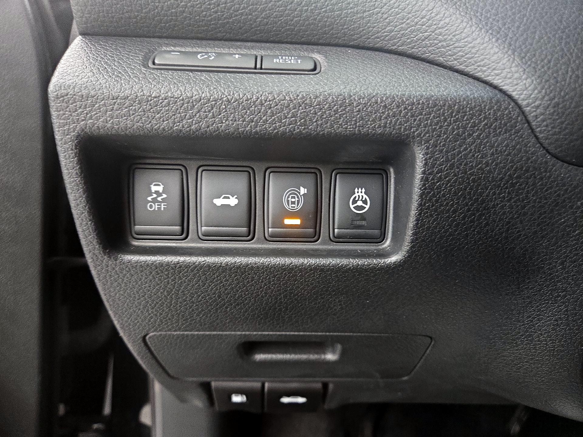 Thumbnail: 2015 Nissan Altima - 13