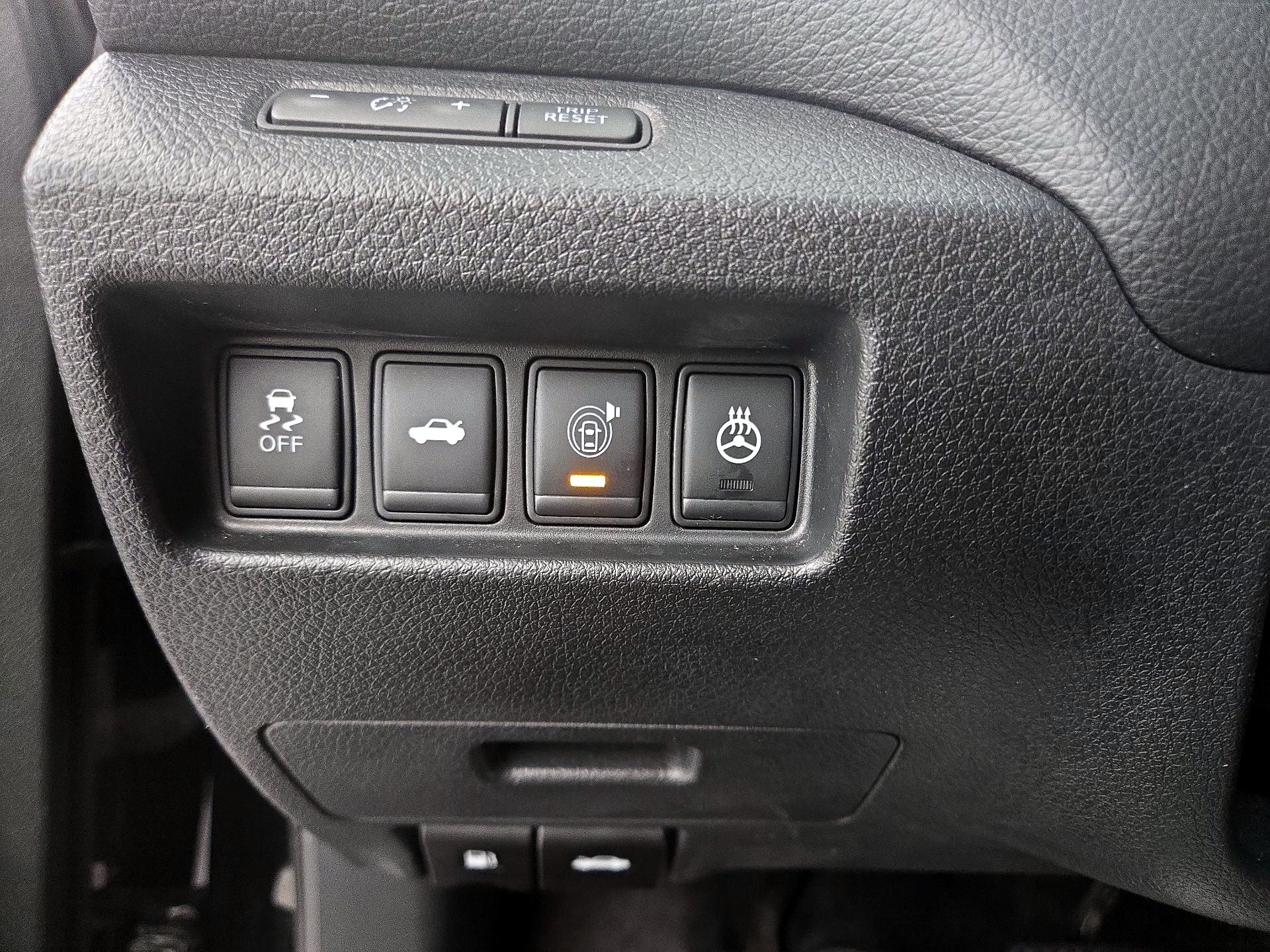 Thumbnail: 2015 Nissan Altima - 14