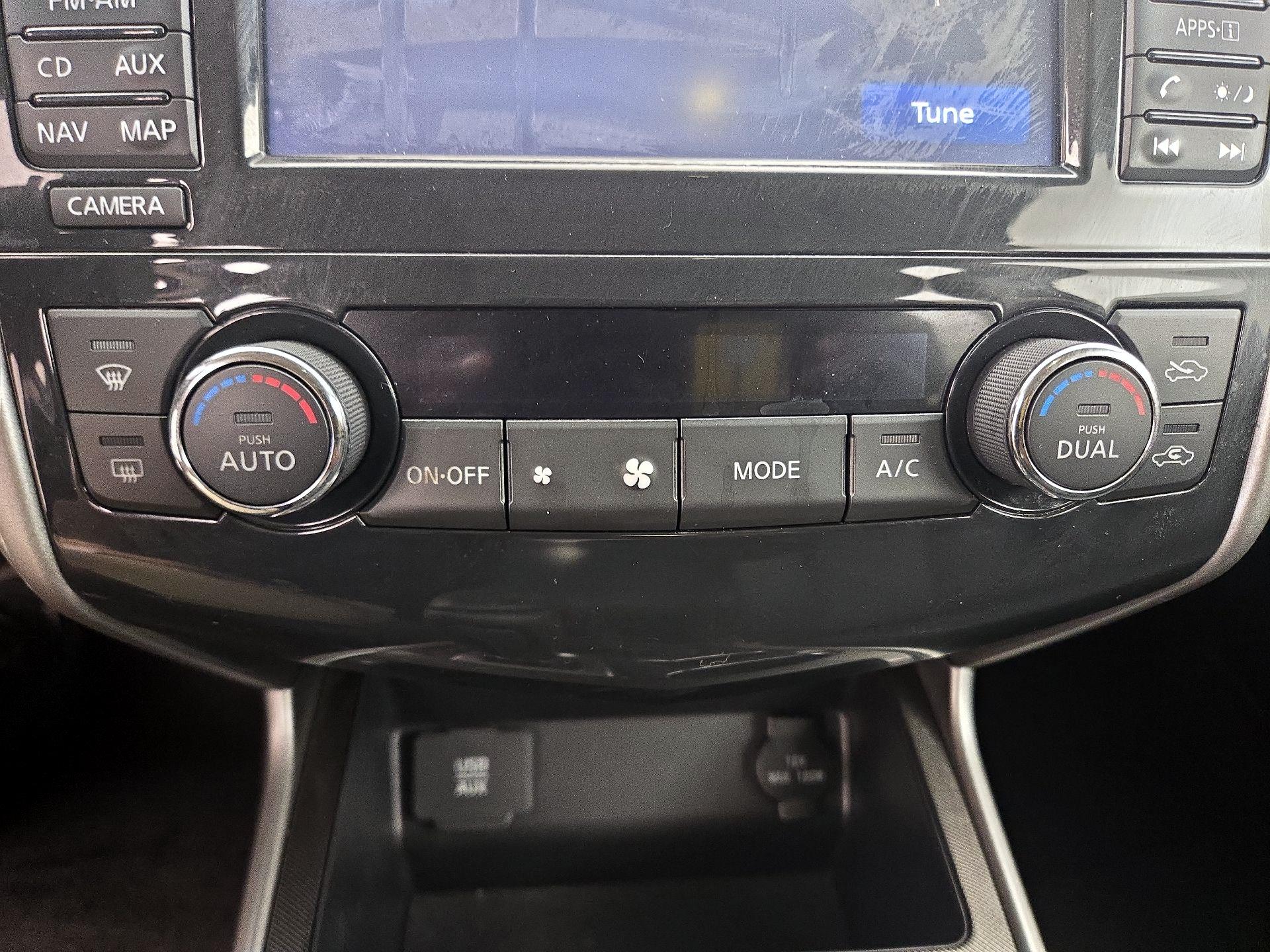 Thumbnail: 2015 Nissan Altima - 17
