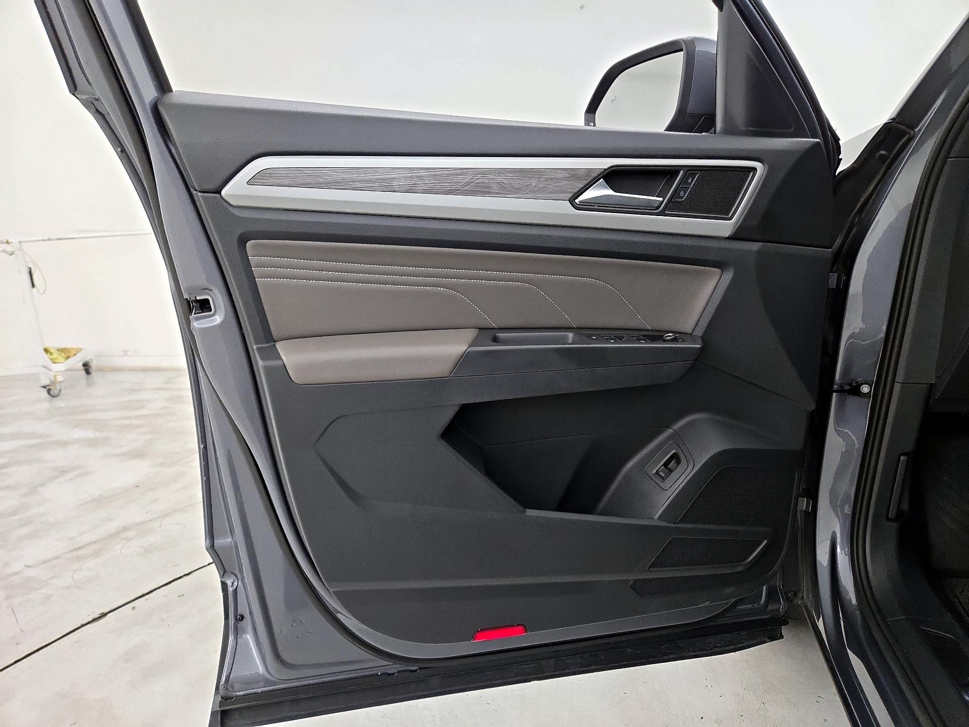 Thumbnail: 2023 Volkswagen Atlas - 12