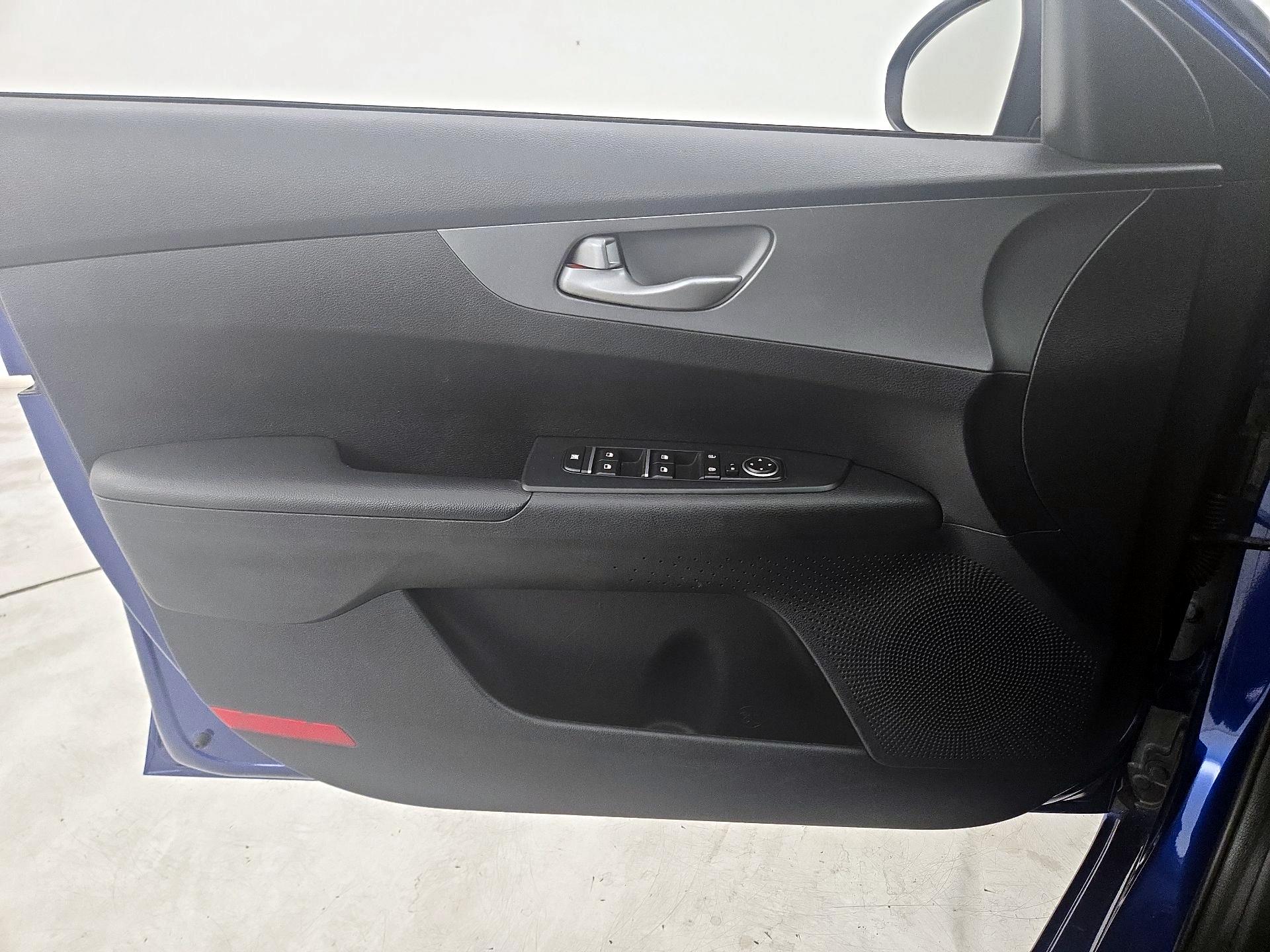 Thumbnail: 2019 Kia Forte - 12